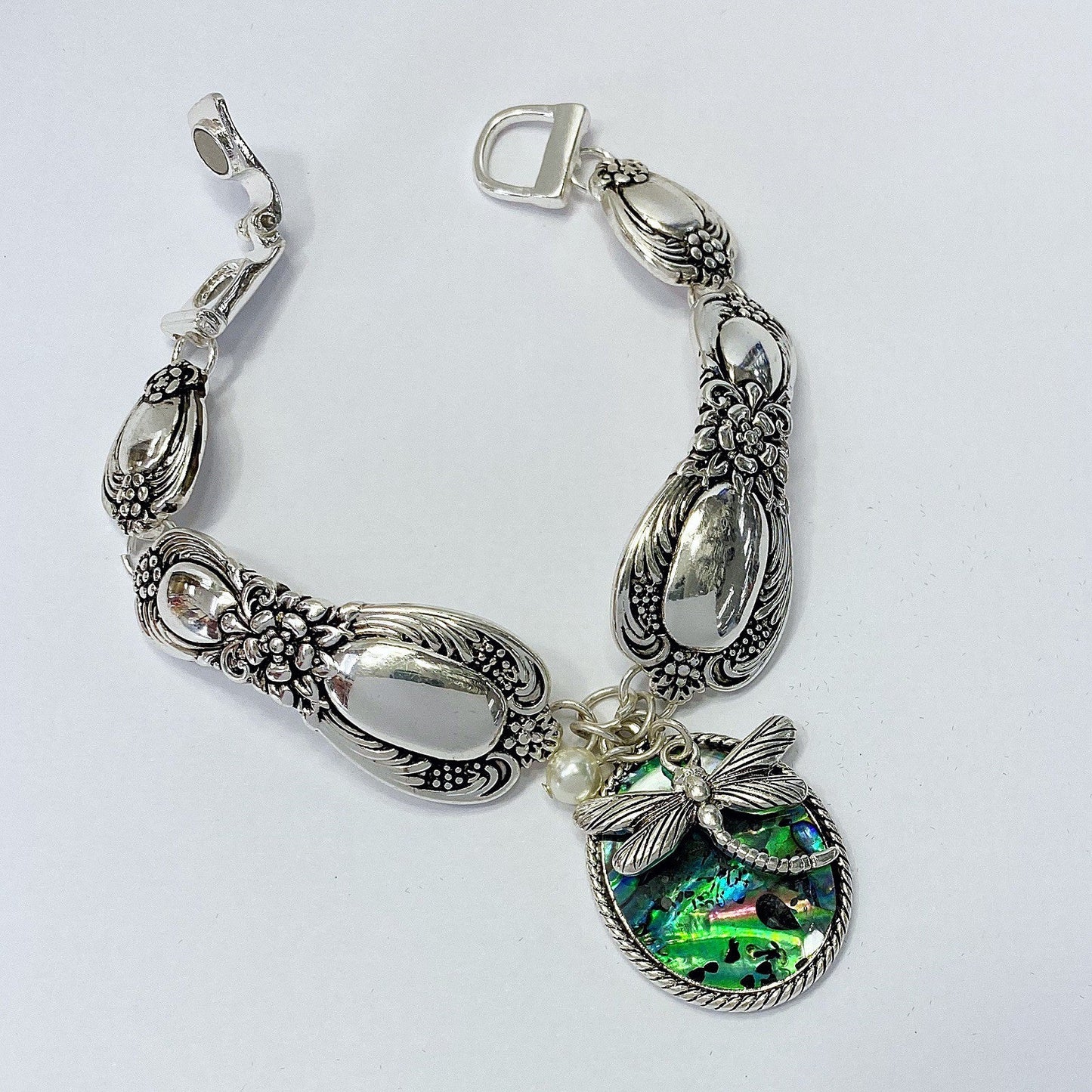 B0162 BB00440 Mother of Pearl Accented Dragonfly Shape Charms Bracelet