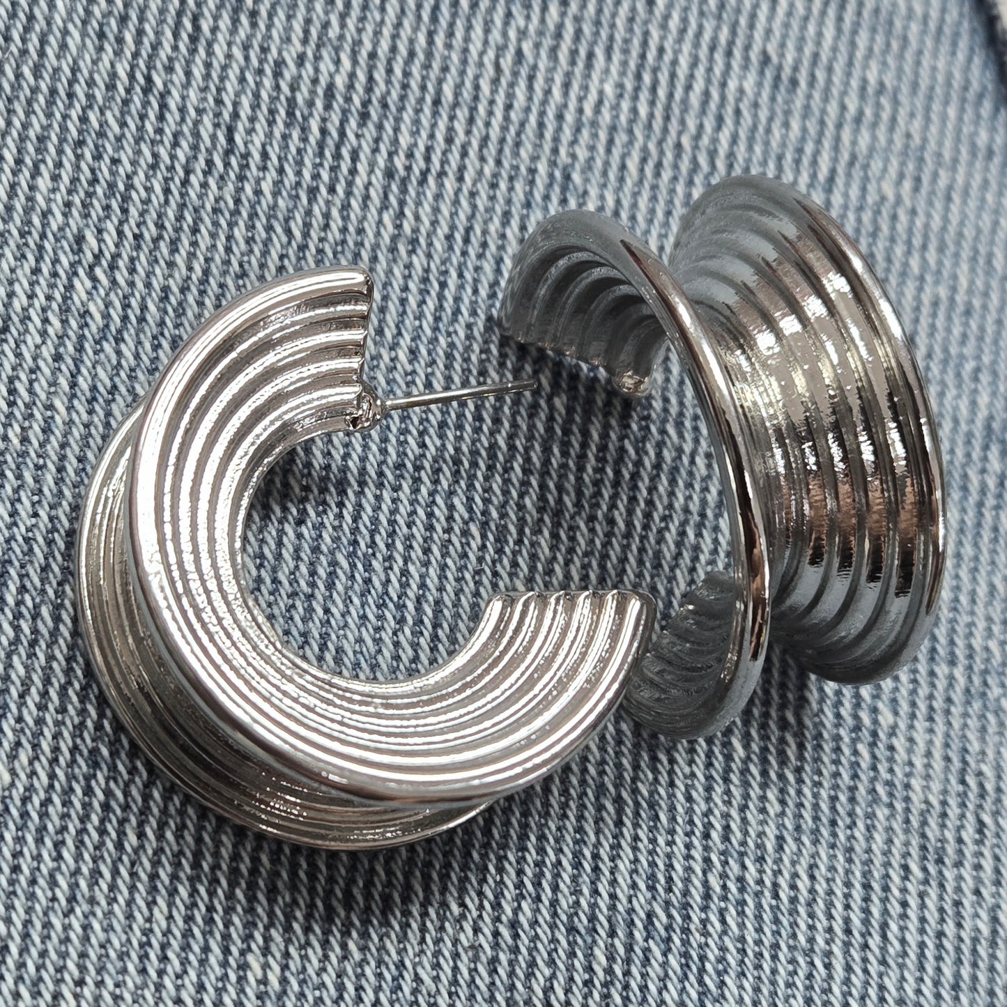 E1387 25E4462 Drop Post Hoop Earrings
