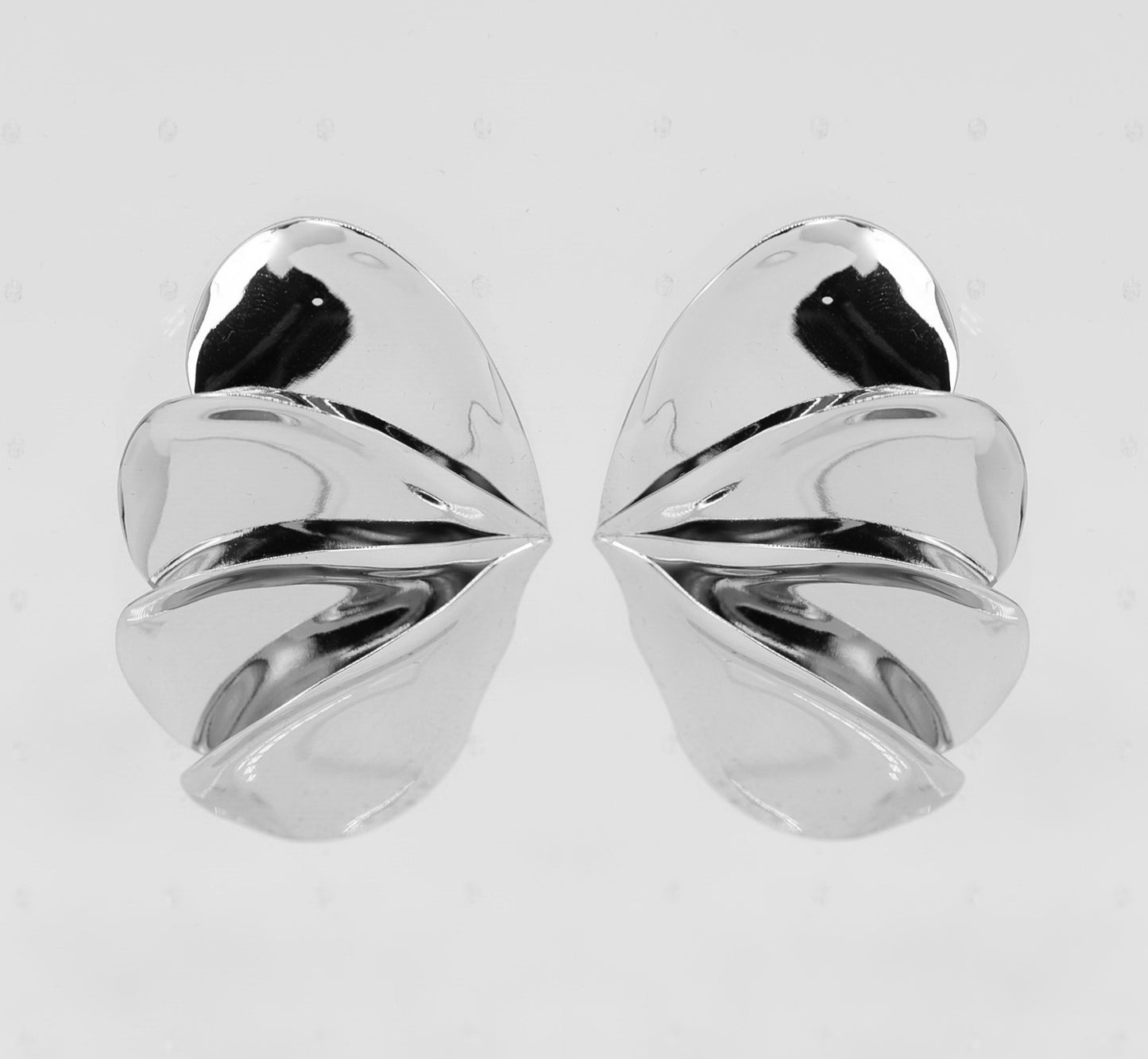 E0278 | Sculpted Ribbon Statement Earrings | 25E6790
