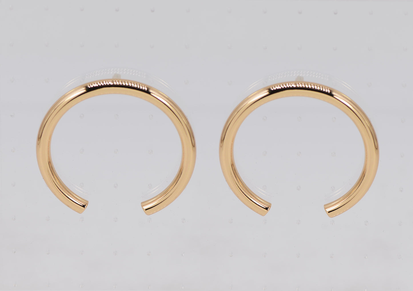 E0308 | Sleek Cuff Hoop Earrings | 25E6836