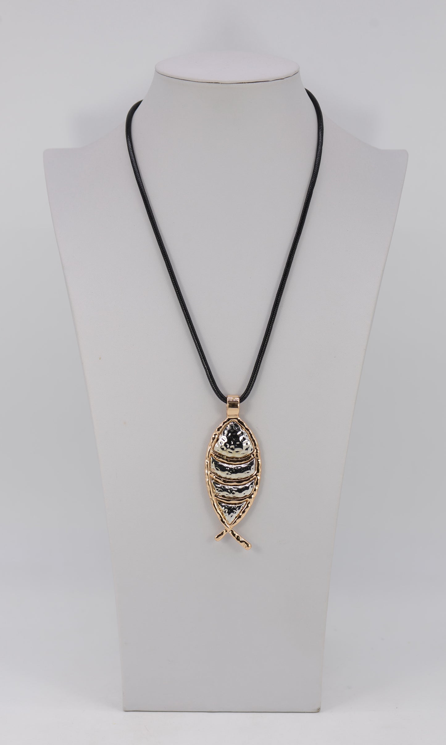 N0517 25N1550 Fish Design Pendant Necklace