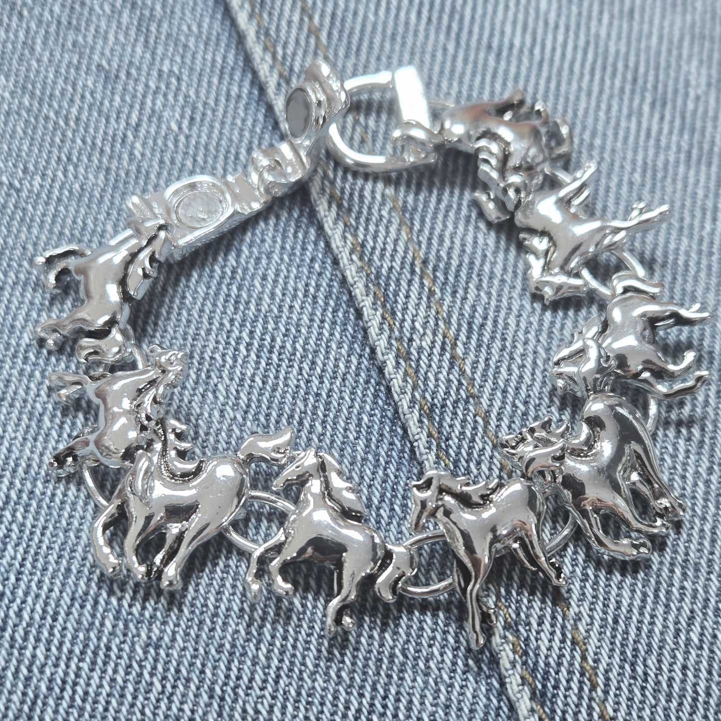 B0195 AB7279 Horse Shapes Bracelet