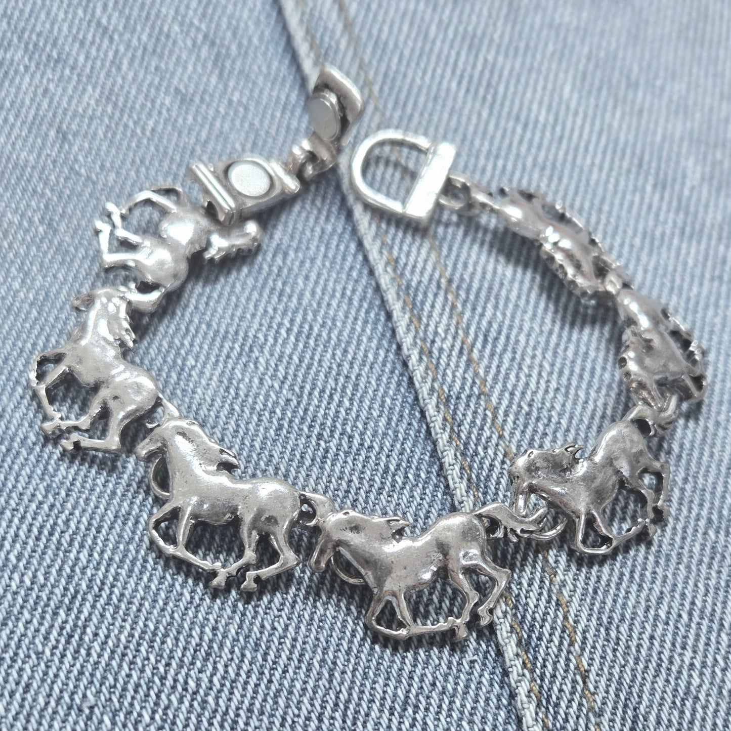B0194 AB8919 Horse Shapes Bracelet