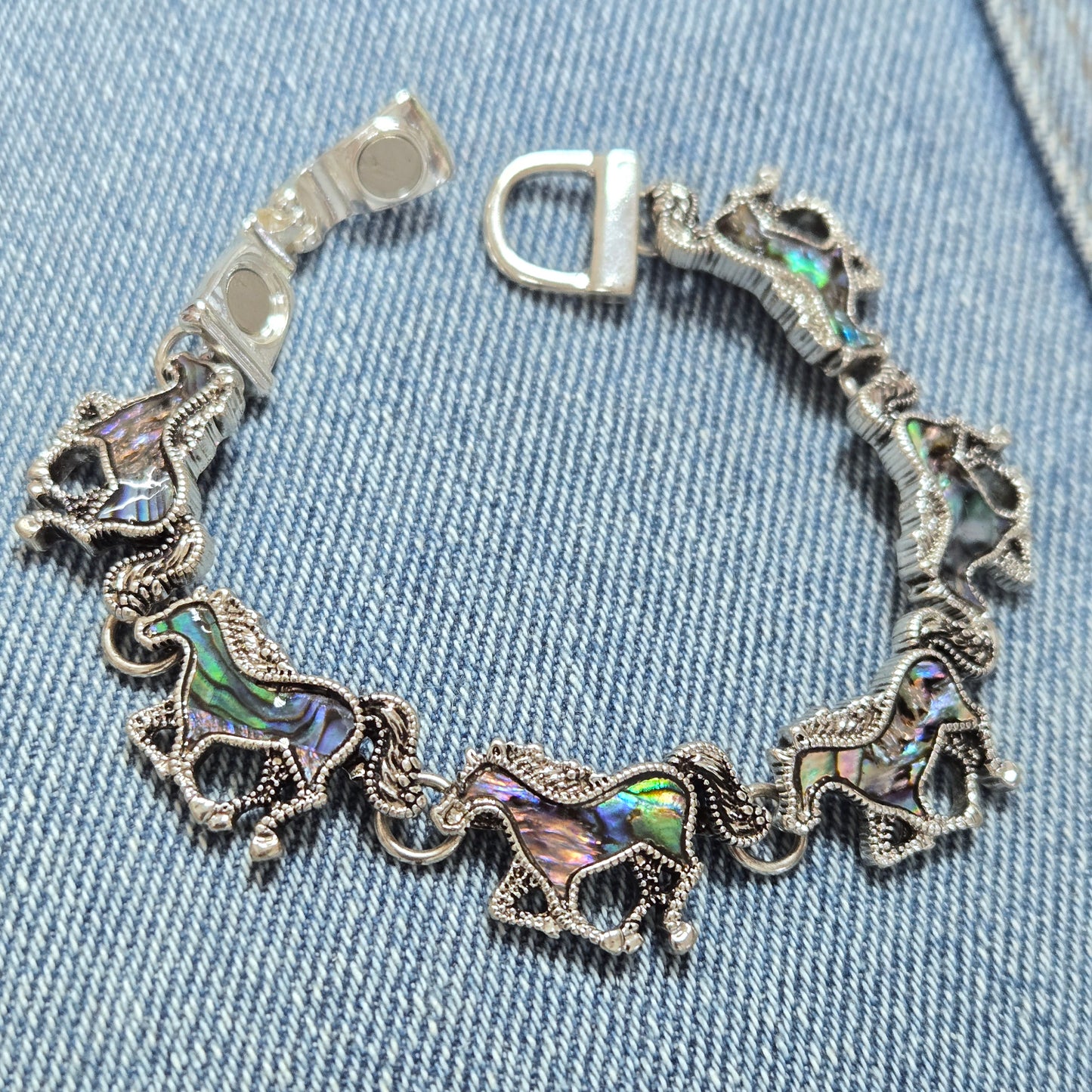 B0191 AB9049 Horse Shapes Linked Bracelet