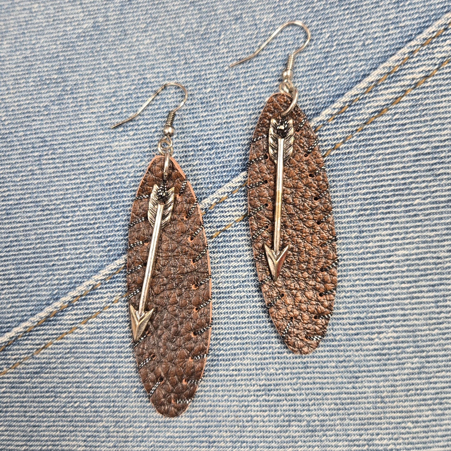 E0984 AE2225 Oval Shape Faux Leather with Arrow Design Dangle Hook Earrings