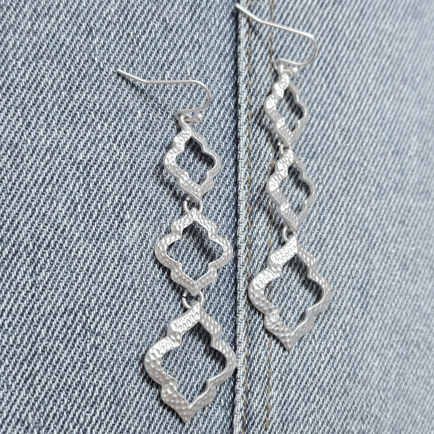 E1100 AE4603 Triple Clover Shapes Linked Drop Dangle Earrings