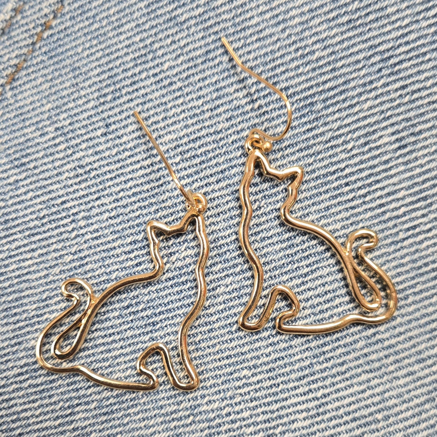 E0982 AE5030 Metal Outlined Animal Cat Shape Drop Dangle Hook earrings