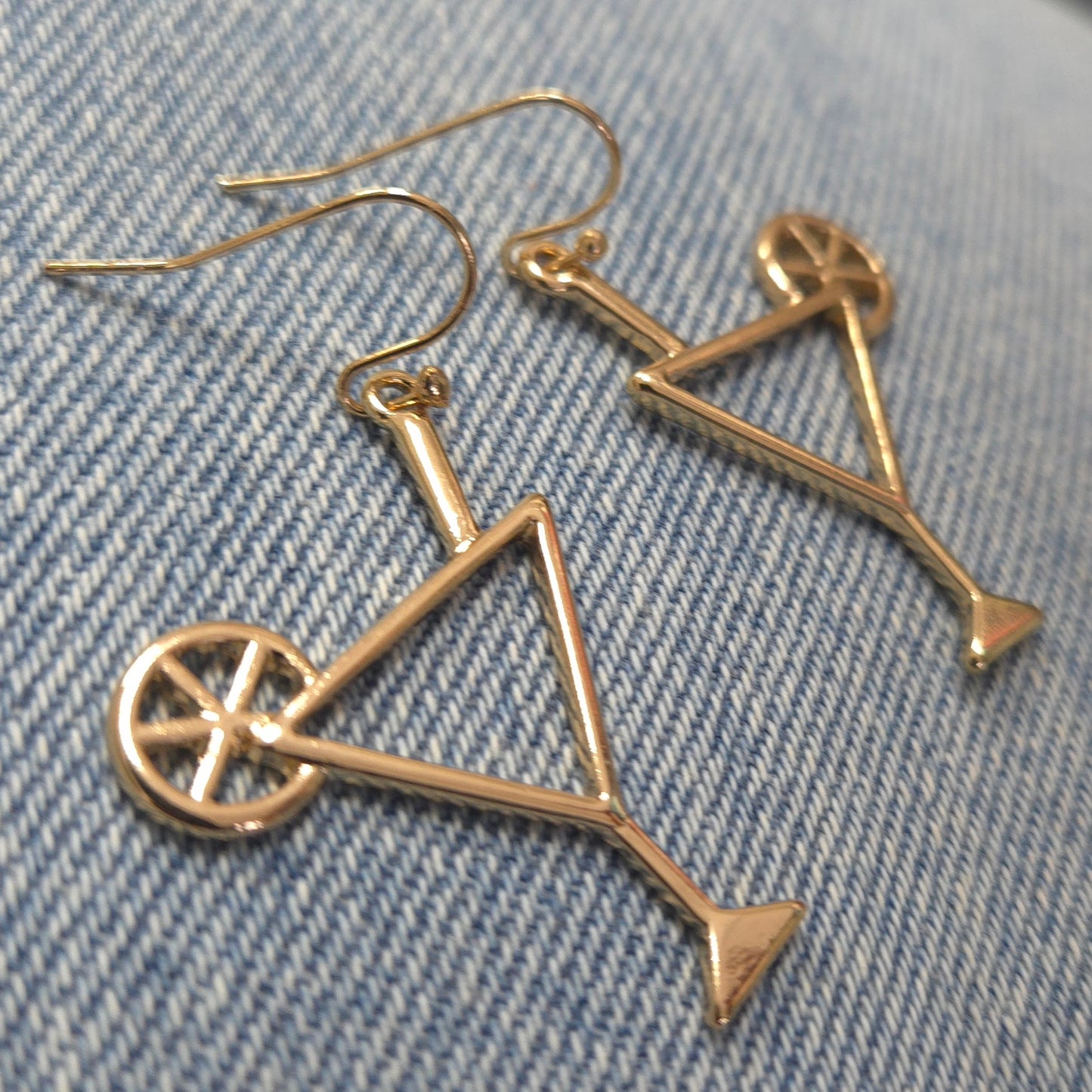 E0992 AE5040 Metal Outlined Cocktail Glass Design Drop Dangle Hook Earrings