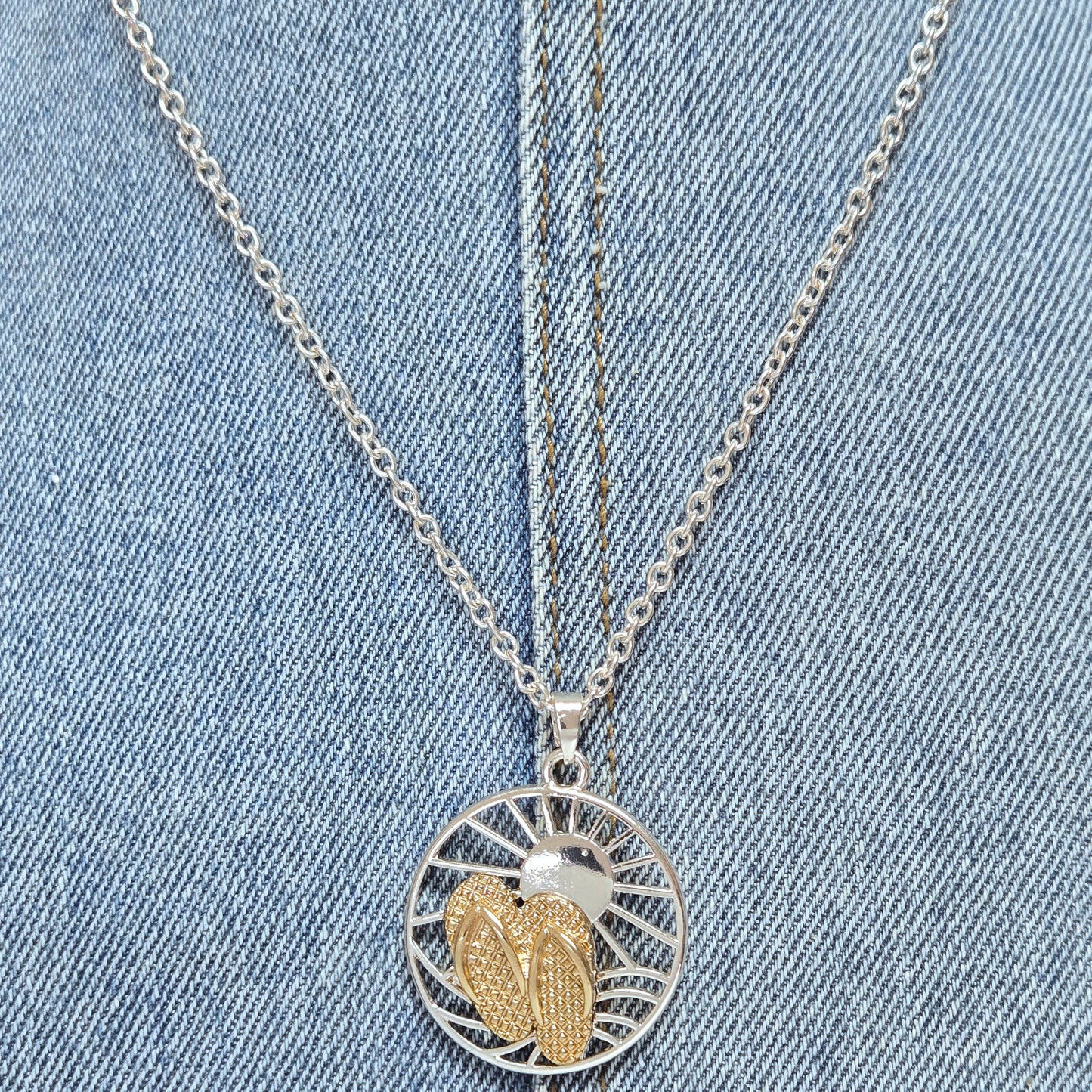 N0481 AN2566 Sun with Slippers Design Circle Shape Pendant Necklace