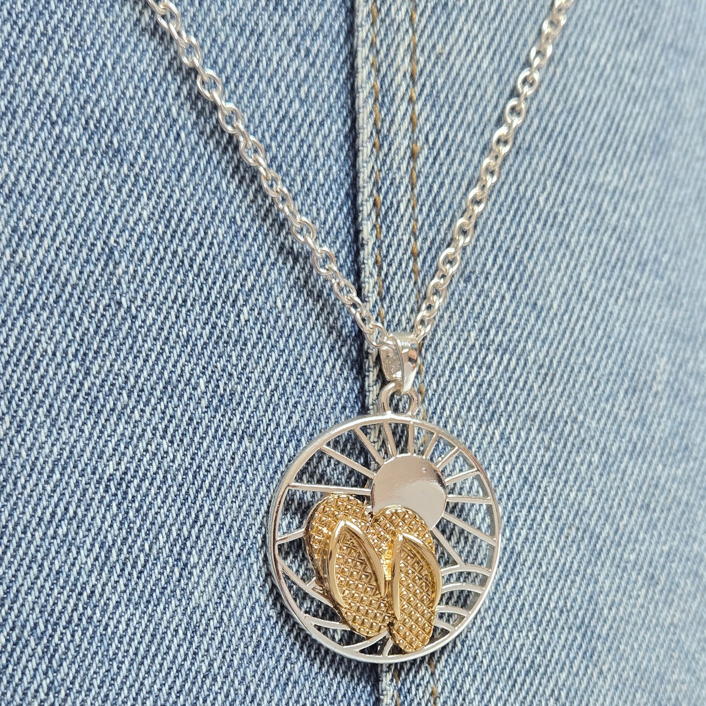 N0481 AN2566 Sun with Slippers Design Circle Shape Pendant Necklace