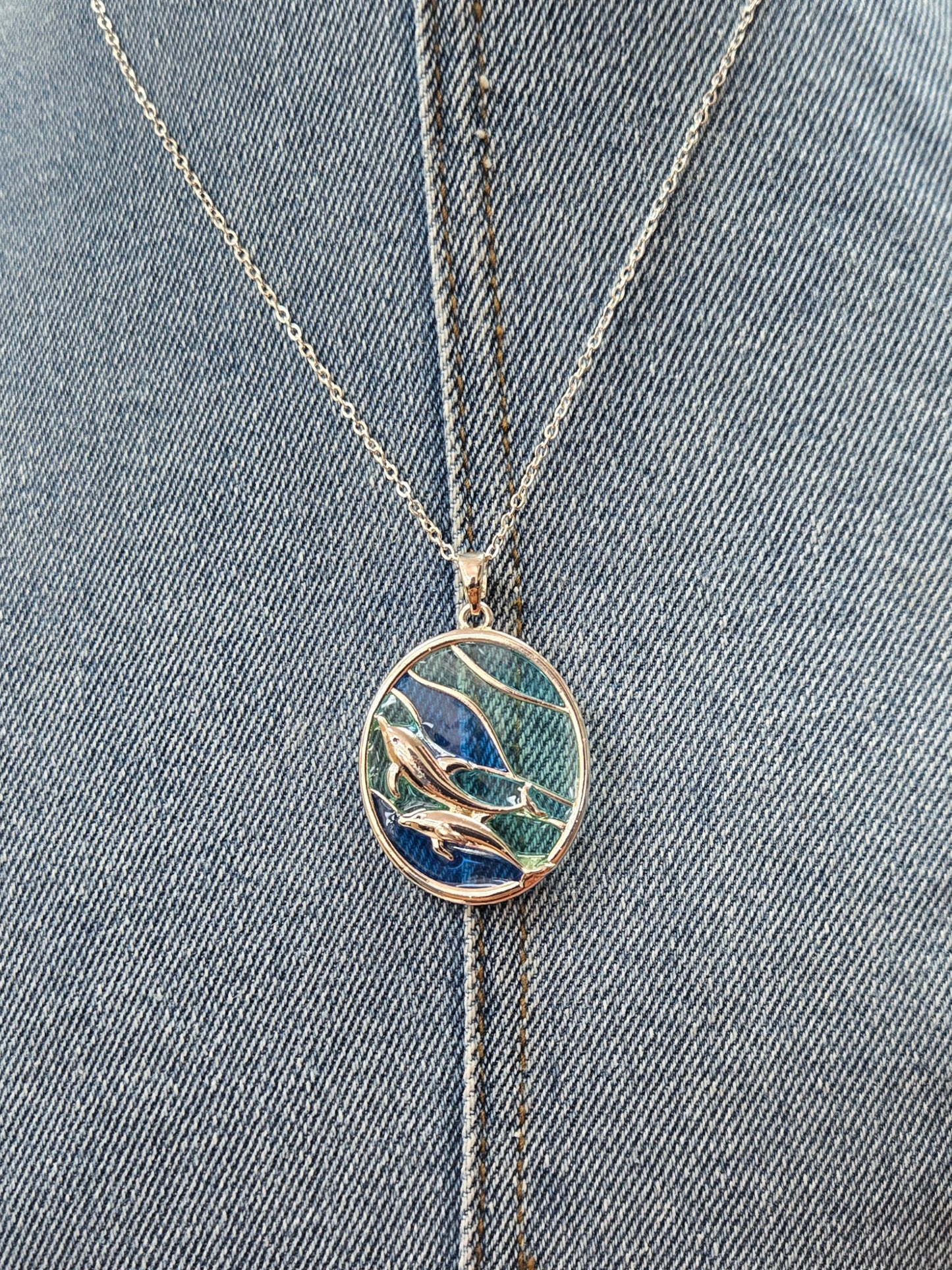 N0402 AN3656 Sealife Dolphin Design Oval Shape Pendant Necklace