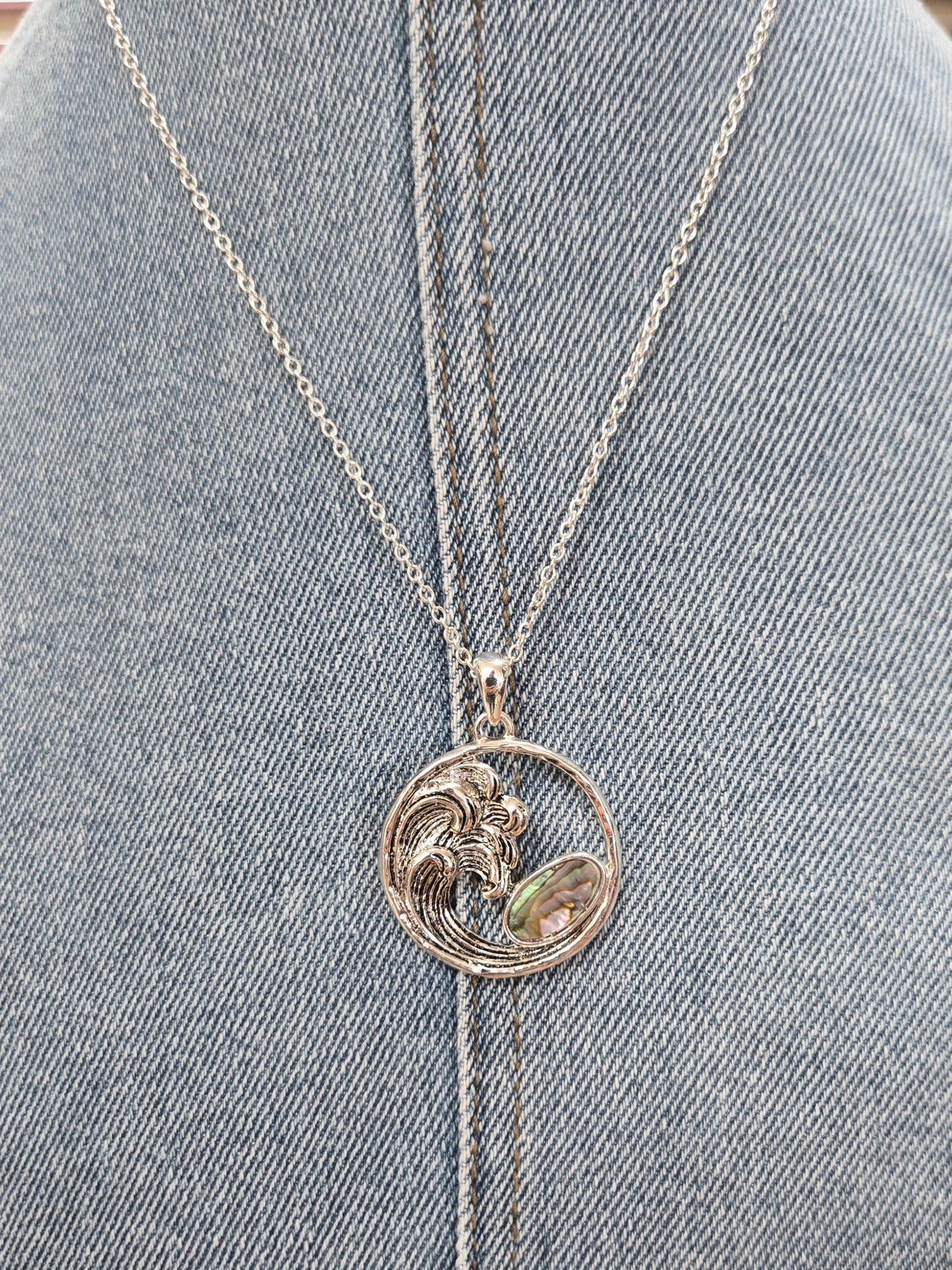 N0421 AS6045 Mother of Pearl Deco Ocean Beach Wave Design Pendant Necklace