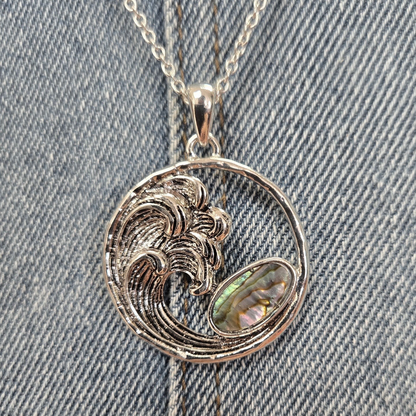 N0421 AS6045 Mother of Pearl Deco Ocean Beach Wave Design Pendant Necklace