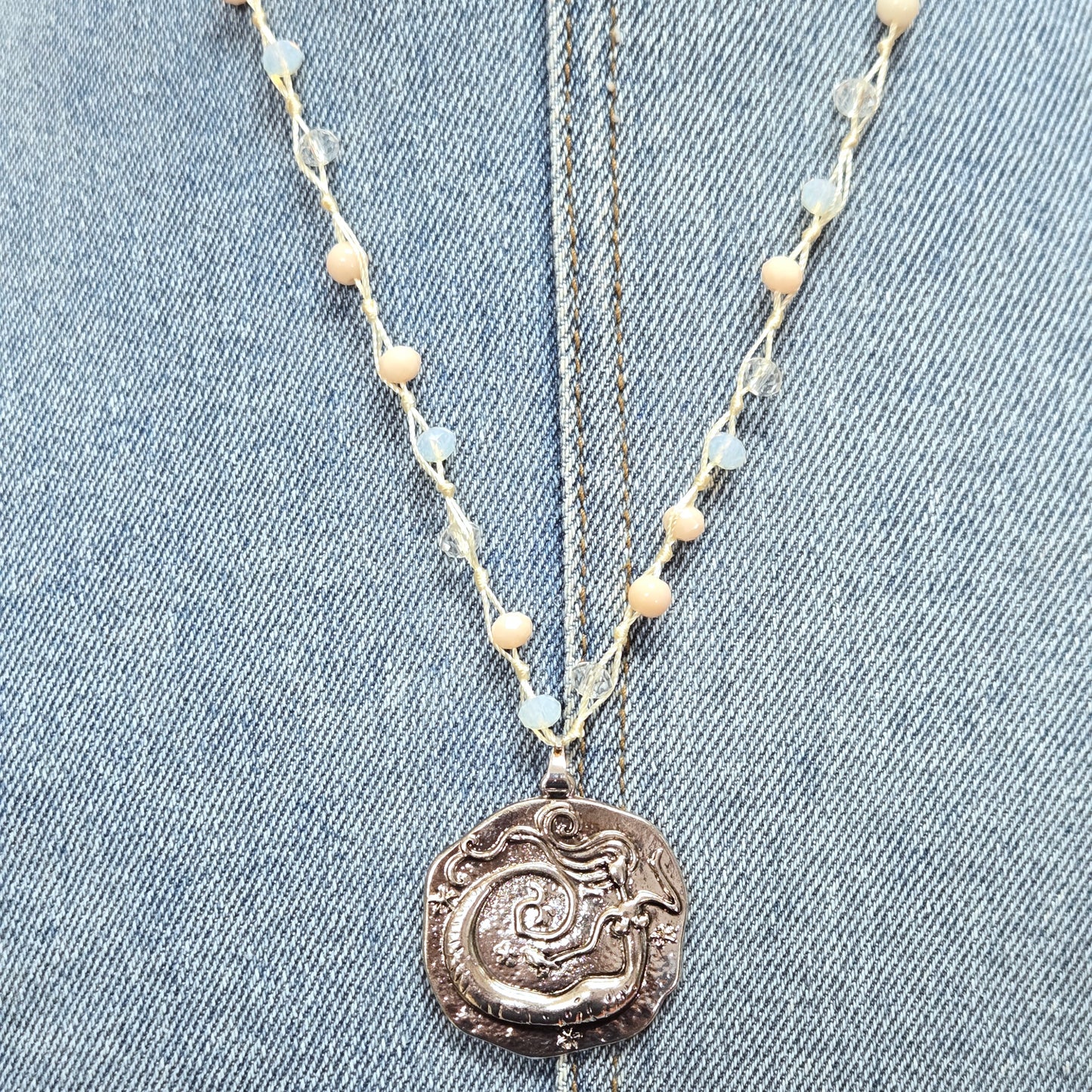 N0518 AS6272 Mermaid Design Rough Circle Shape Pendant Necklace