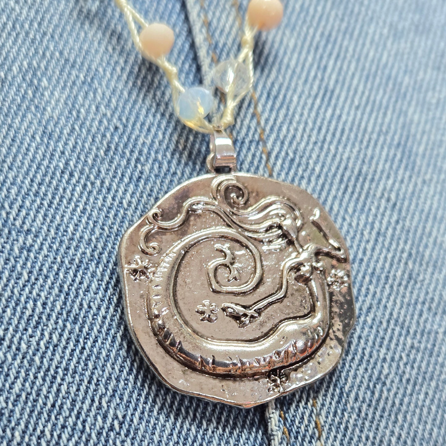 N0518 AS6272 Mermaid Design Rough Circle Shape Pendant Necklace