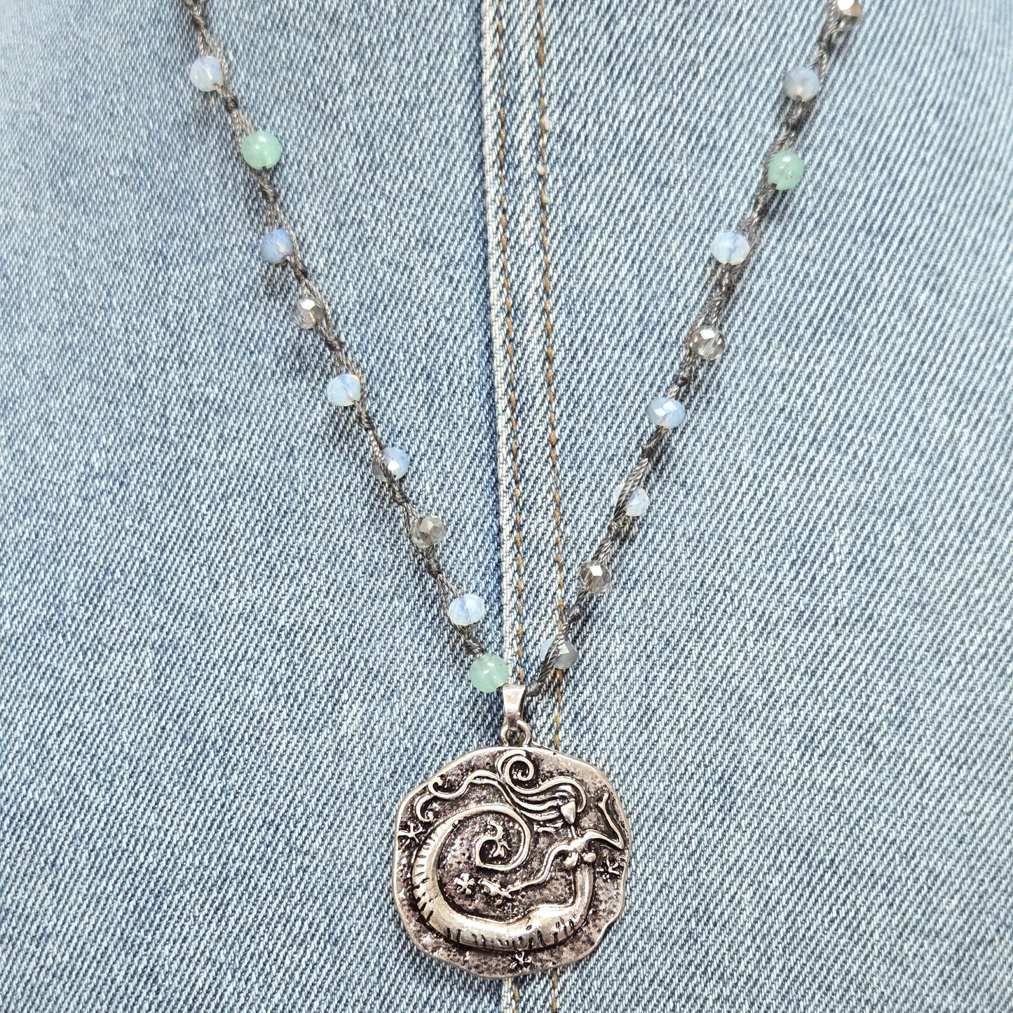 N0518 AS6272 Mermaid Design Rough Circle Shape Pendant Necklace