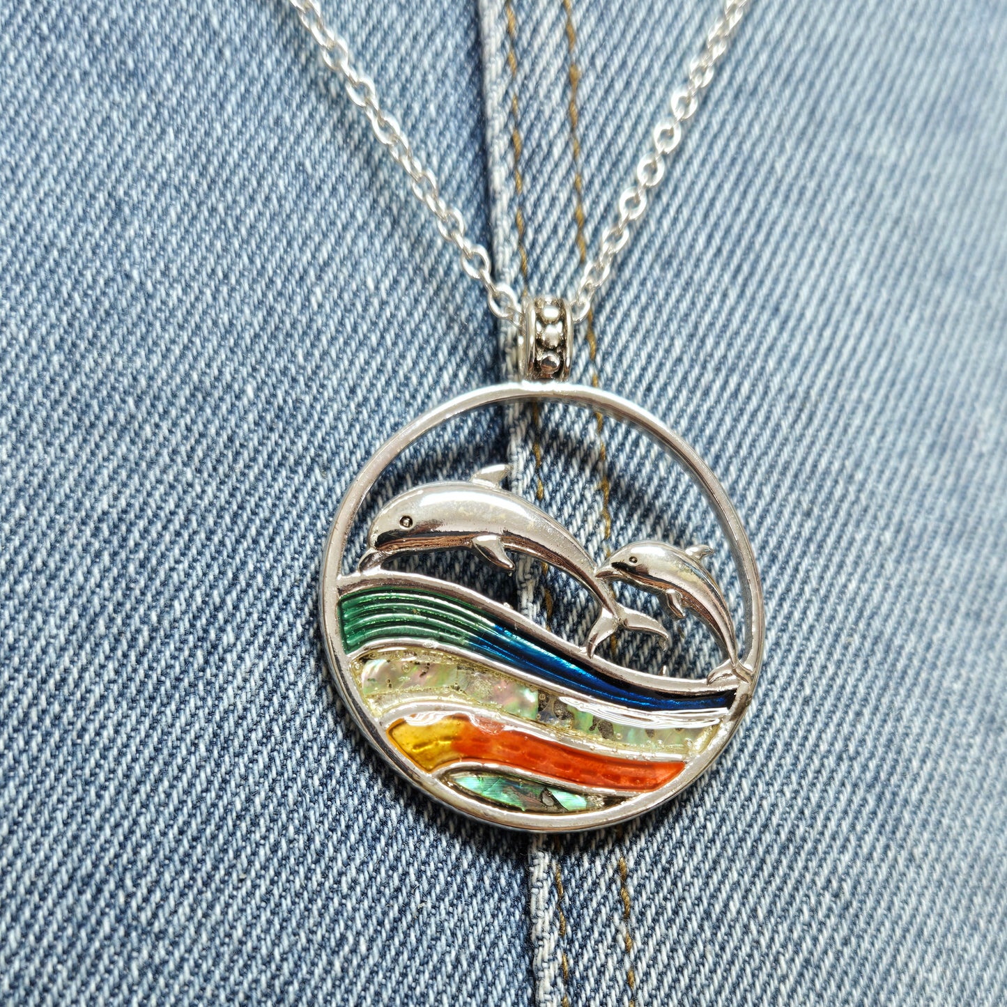 N0370 AS6427 Dolphin Ocean Wave Circle Shape Pendant Necklace