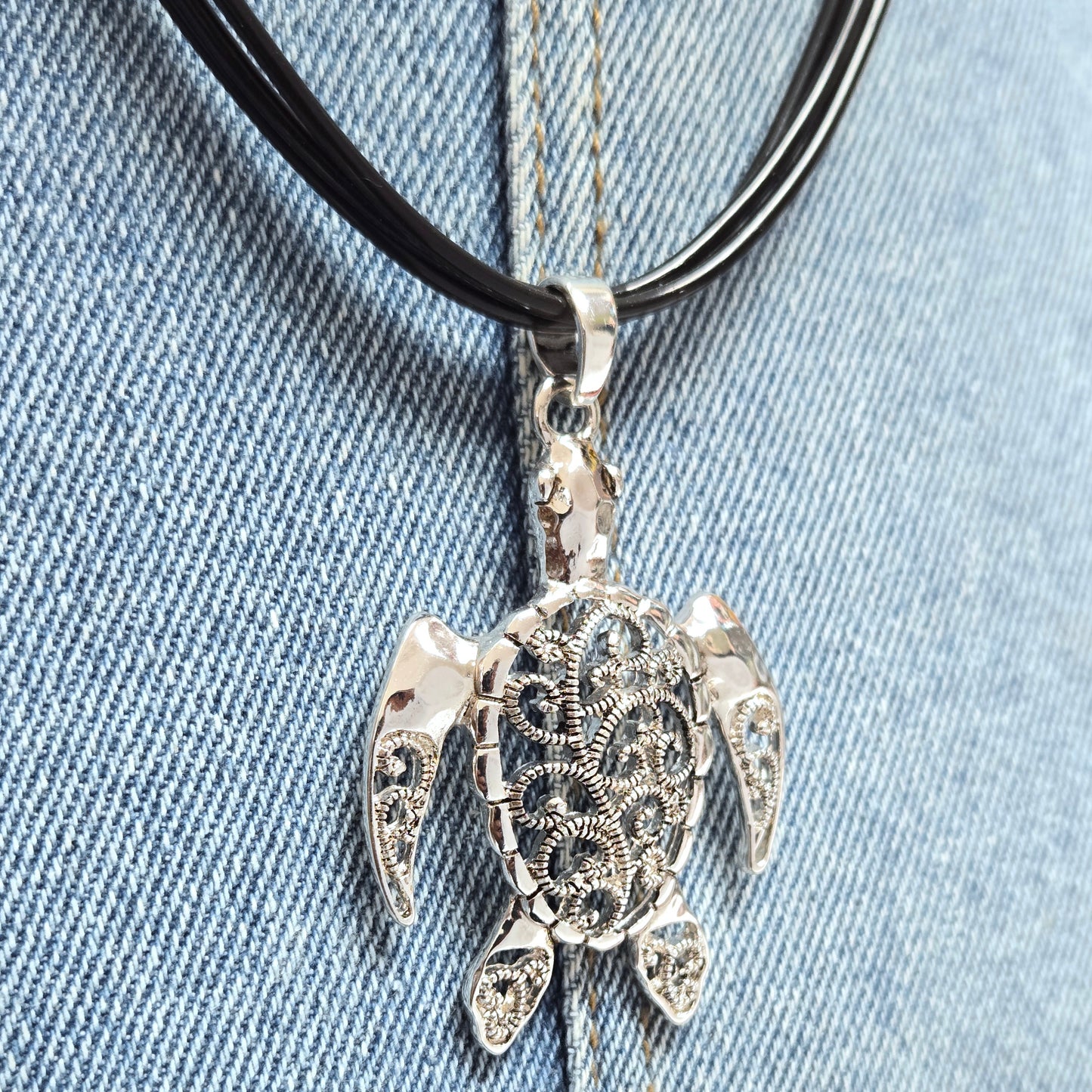 N0443 AS6521 Filigree Design Sea Life Turtle Shape Pendant Necklace