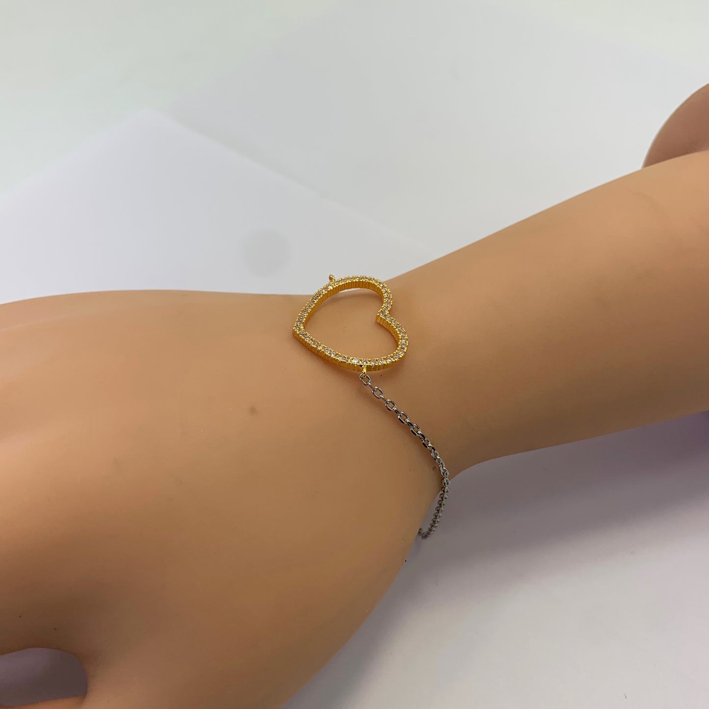 B0018 | Elegant Open Heart Crystal Bracelet | PB1981