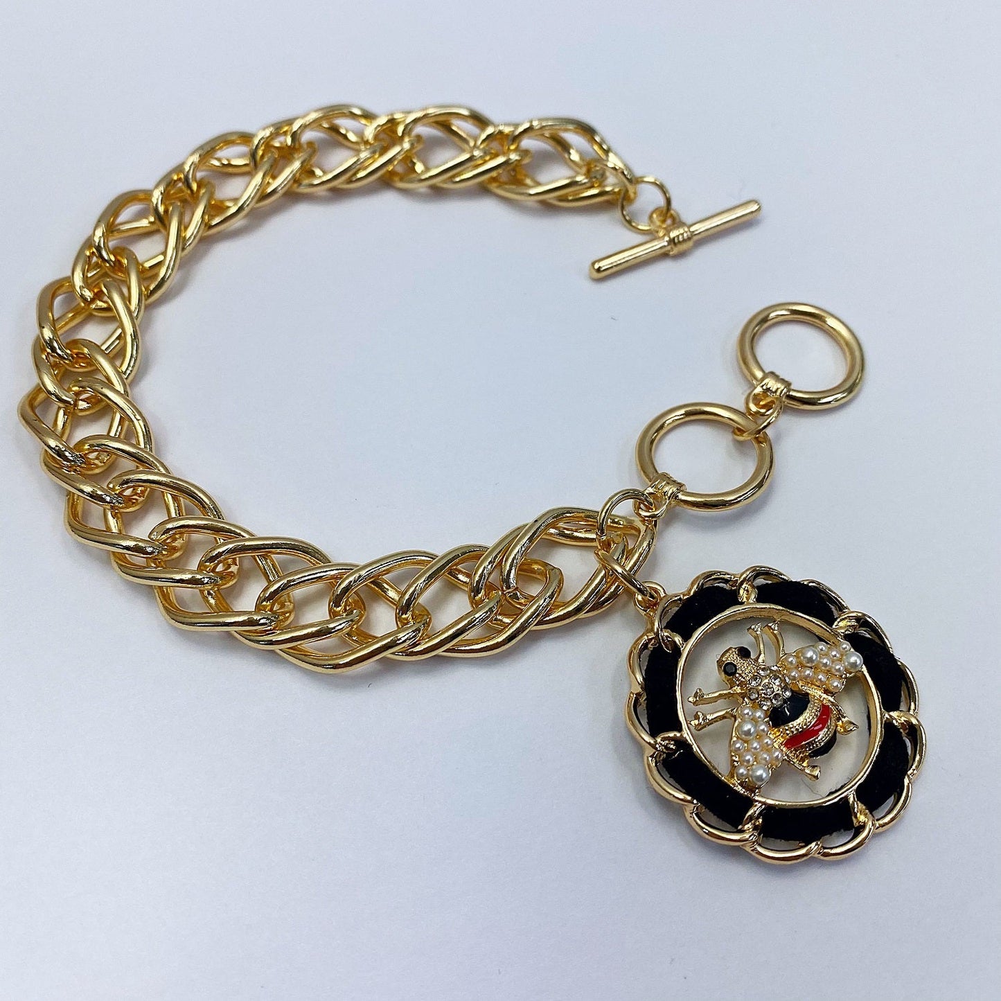 B0151 TB1074 Cuban Link Metal Chain Bracelet with Bee Design Circle Charm