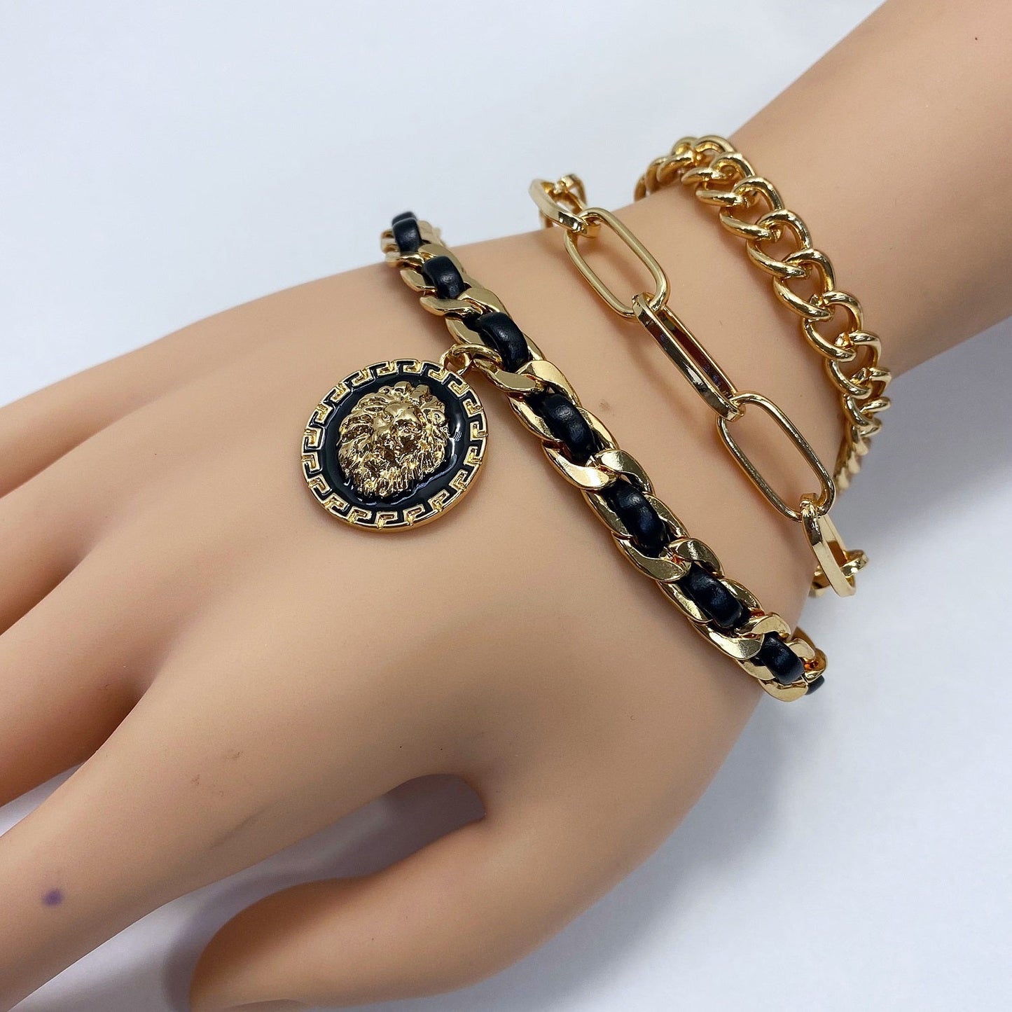 B0172 83B1373 Lion Design Circle Shape Pendant Chain Bracelets
