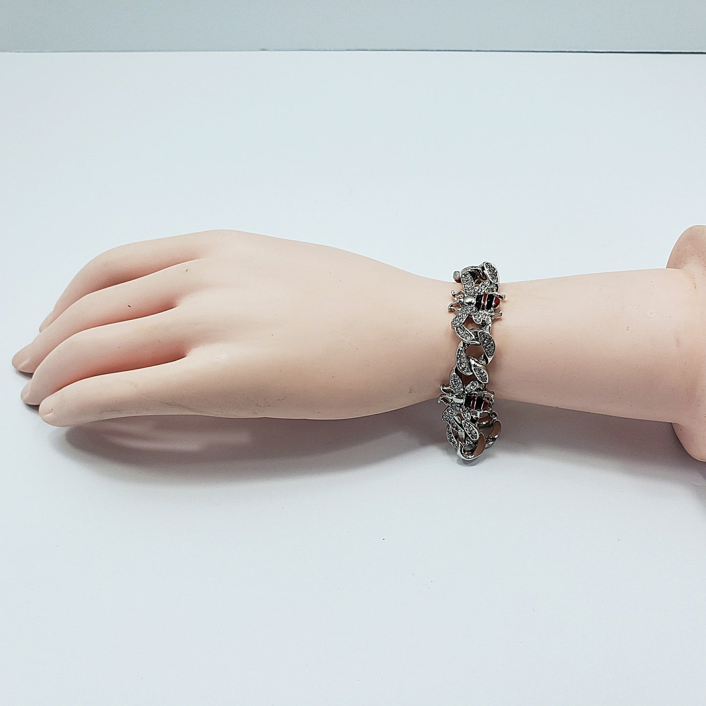 B0159 CB1063 Bumble Bee Design Rhinestones Decorated Cuban Link Chain Toggle Bar Closure bracelet