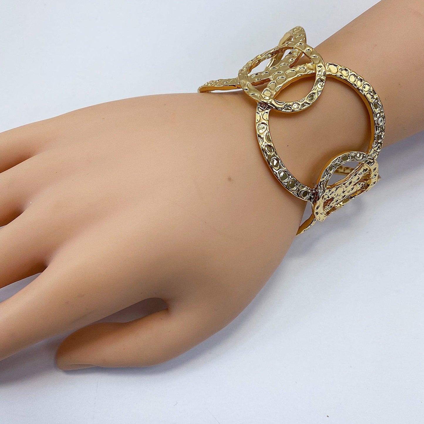 B0184 IB2202 Metal Cuff Bracelet