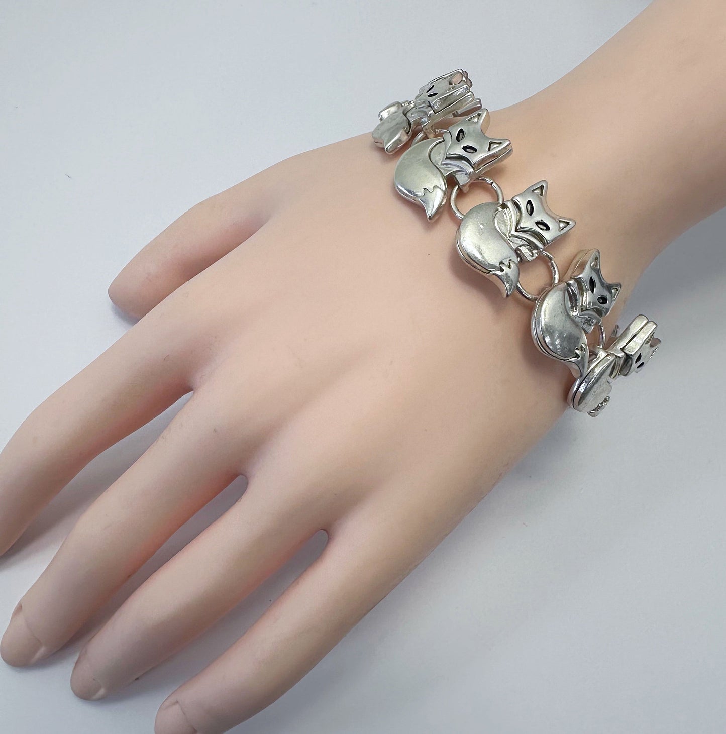 B0224 BB00135 Fox Linked Bracelet