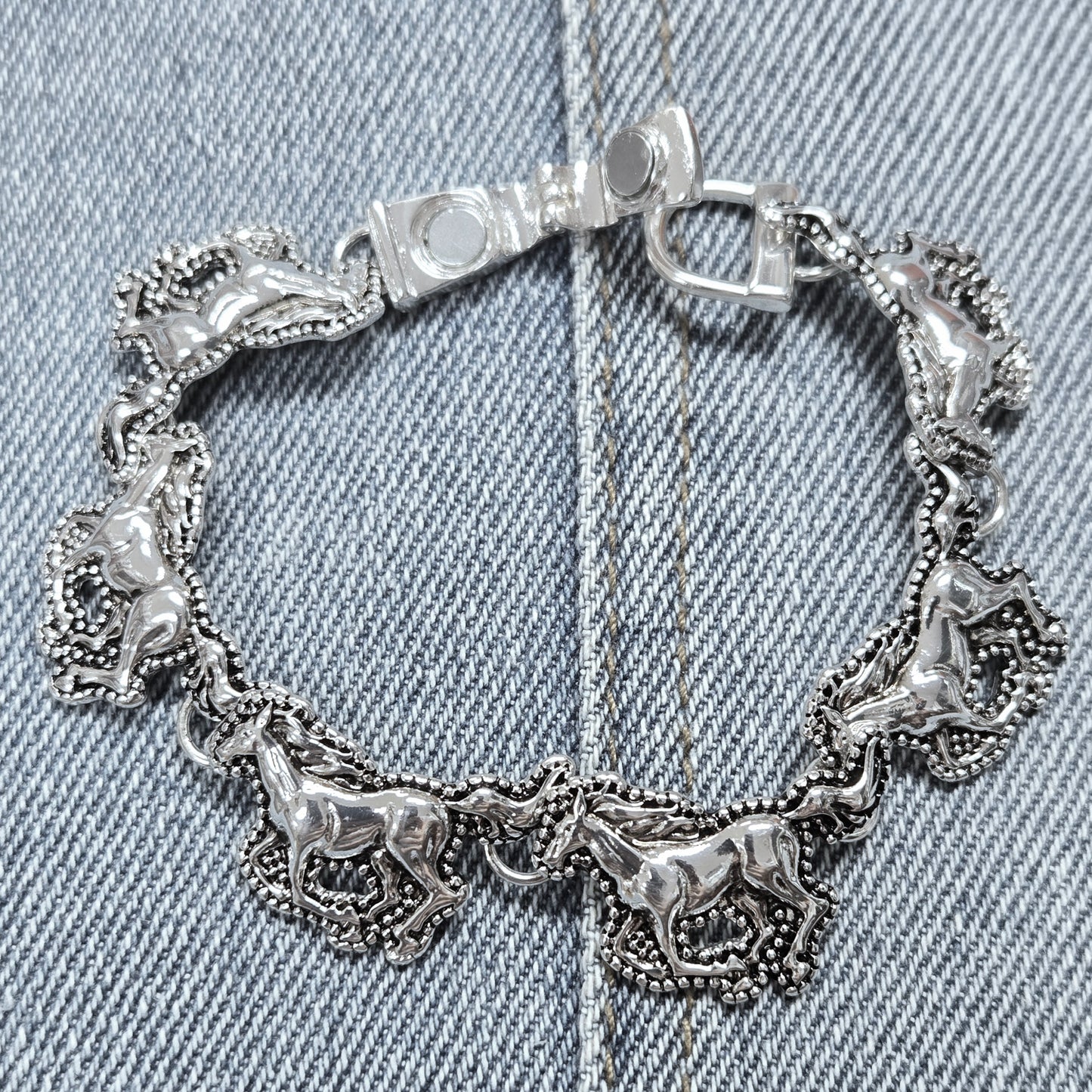 B0193 BB00779 Horse Linked Bracelet