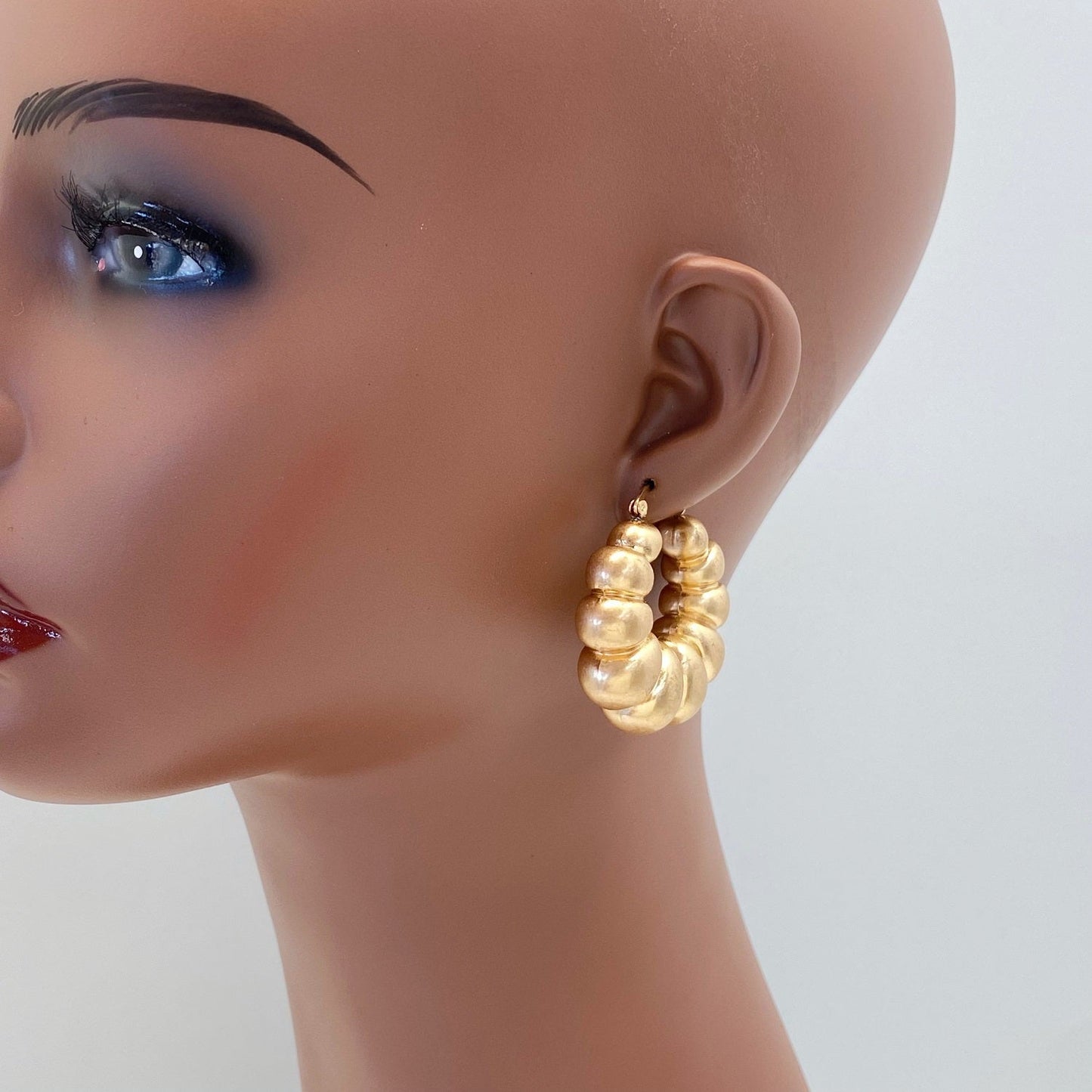 E0940 YE2142 Open Round Shape Hoop Style Post Earrings