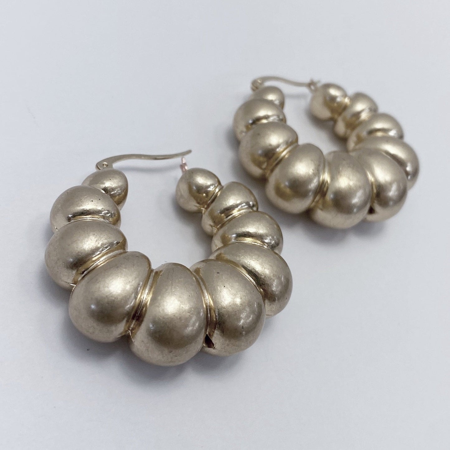 E0940 YE2142 Open Round Shape Hoop Style Post Earrings