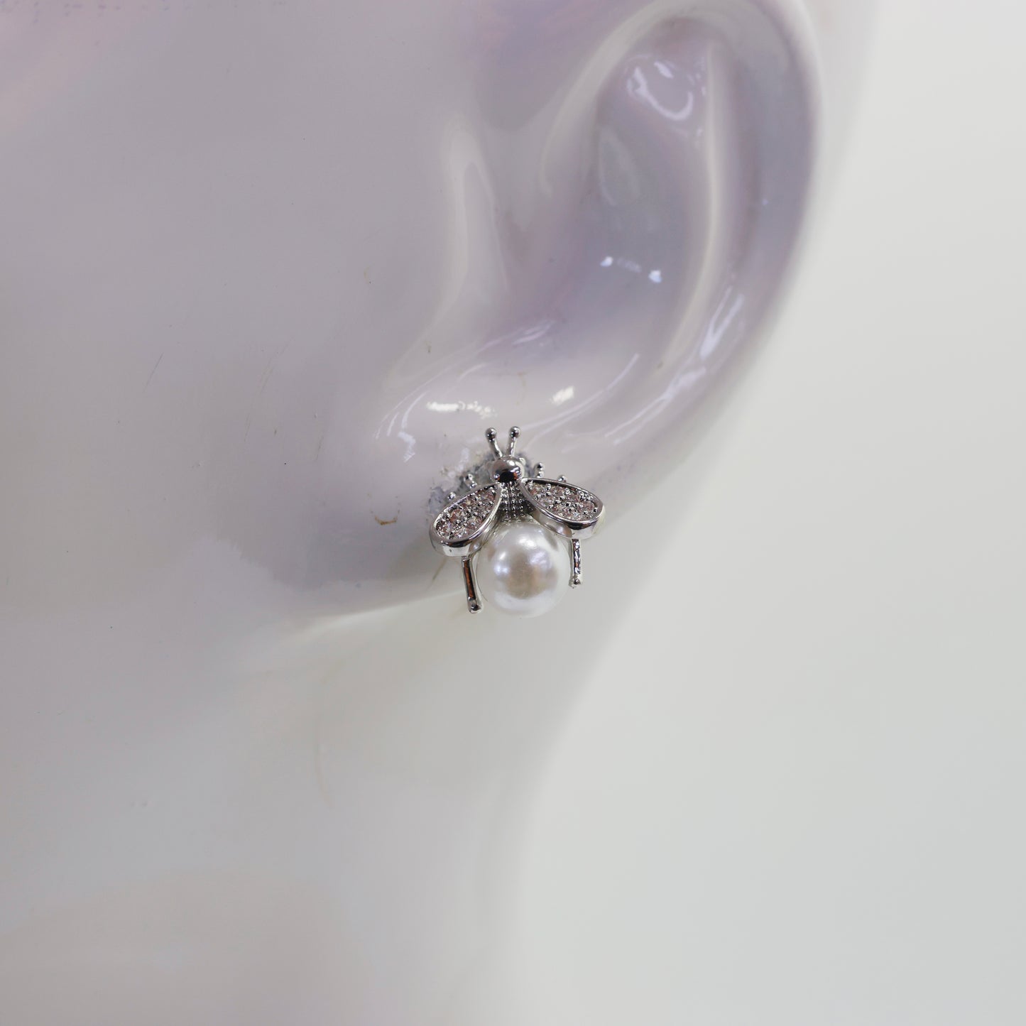 E0130 | Crystal Bee Pearl Stud Earrings | 26796