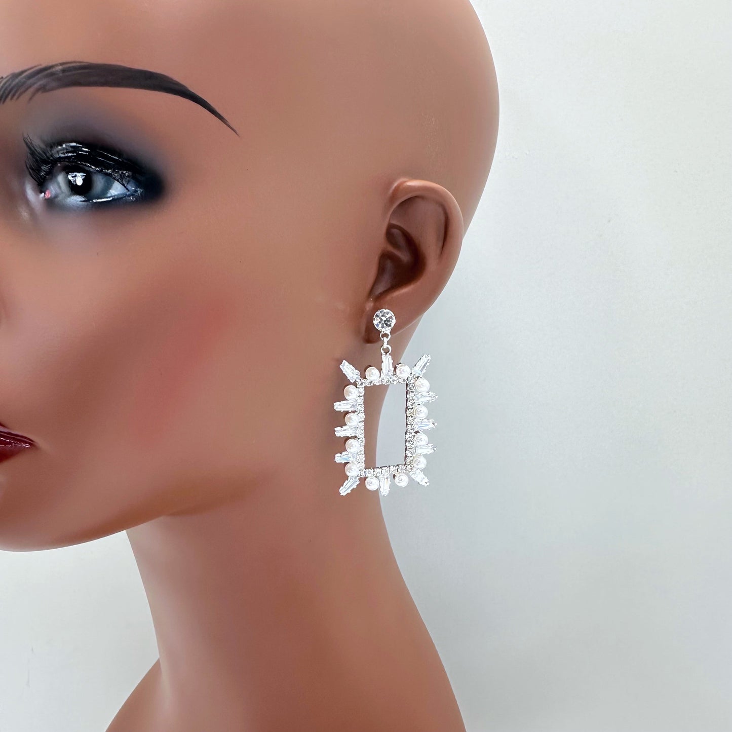 E1401 28432 Drop Dangle Earrings