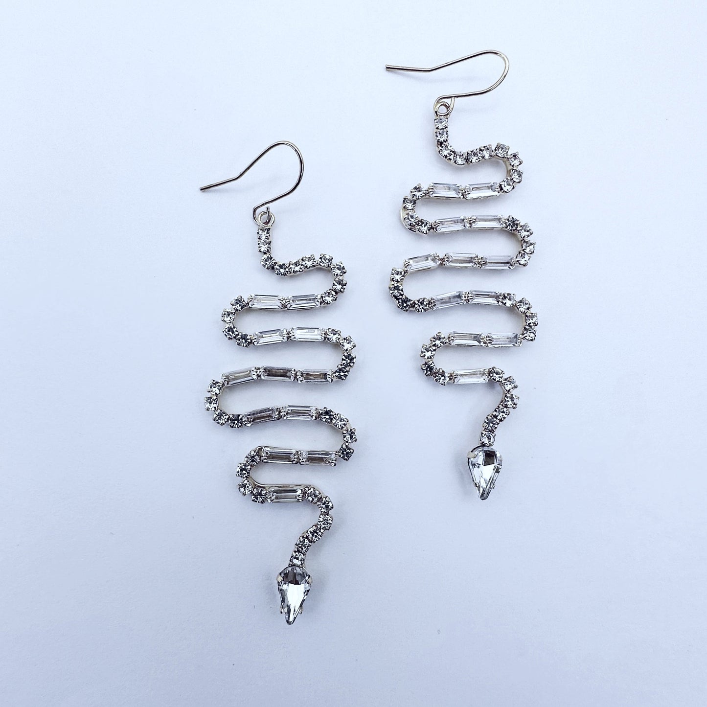 E1404 27063 Drop Dangle Hook Earrings