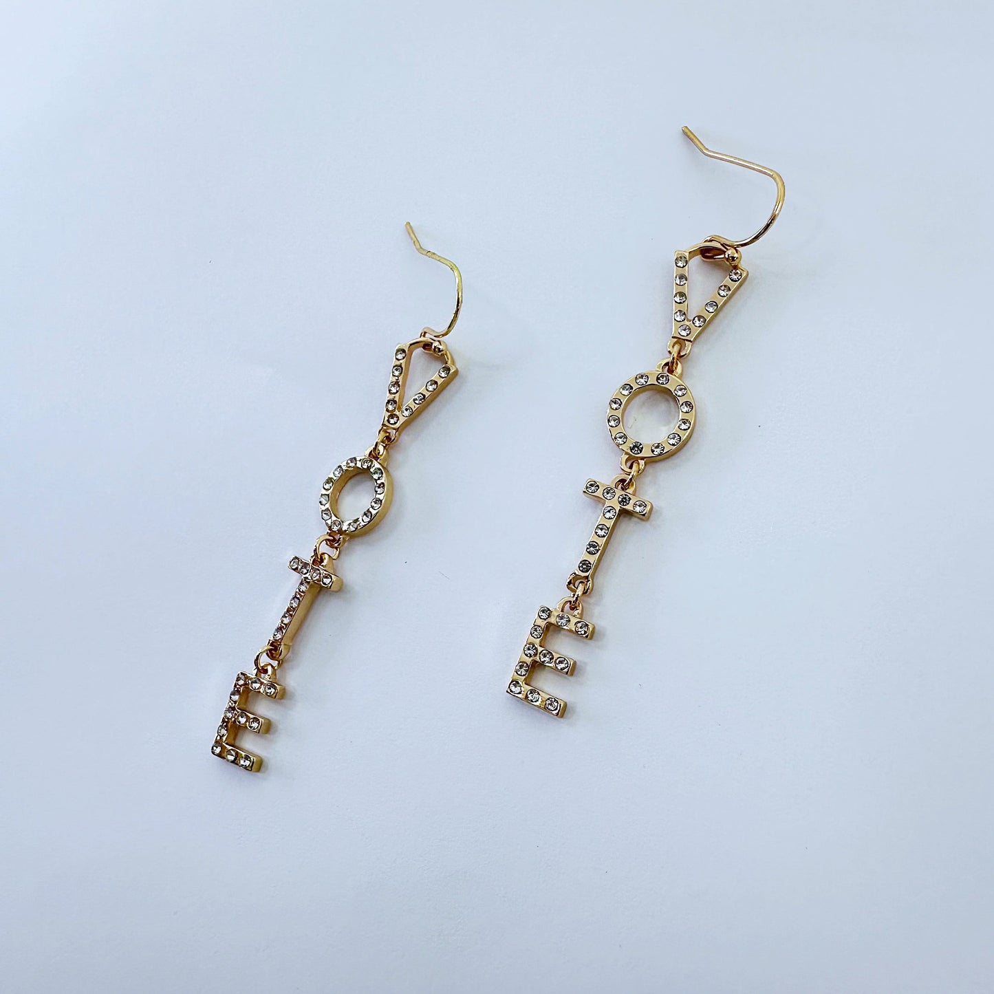 E0931 AE3821 Word Letter VOTE Design Drop Dangle Hook Earrings