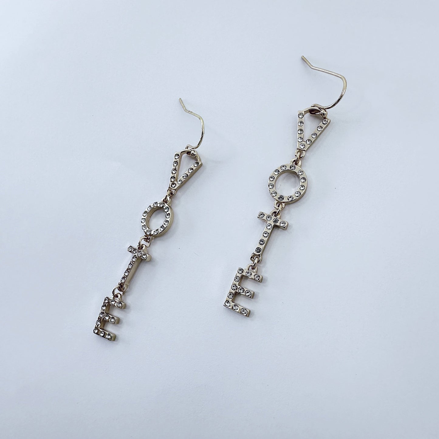 E0931 AE3821 Word Letter VOTE Design Drop Dangle Hook Earrings