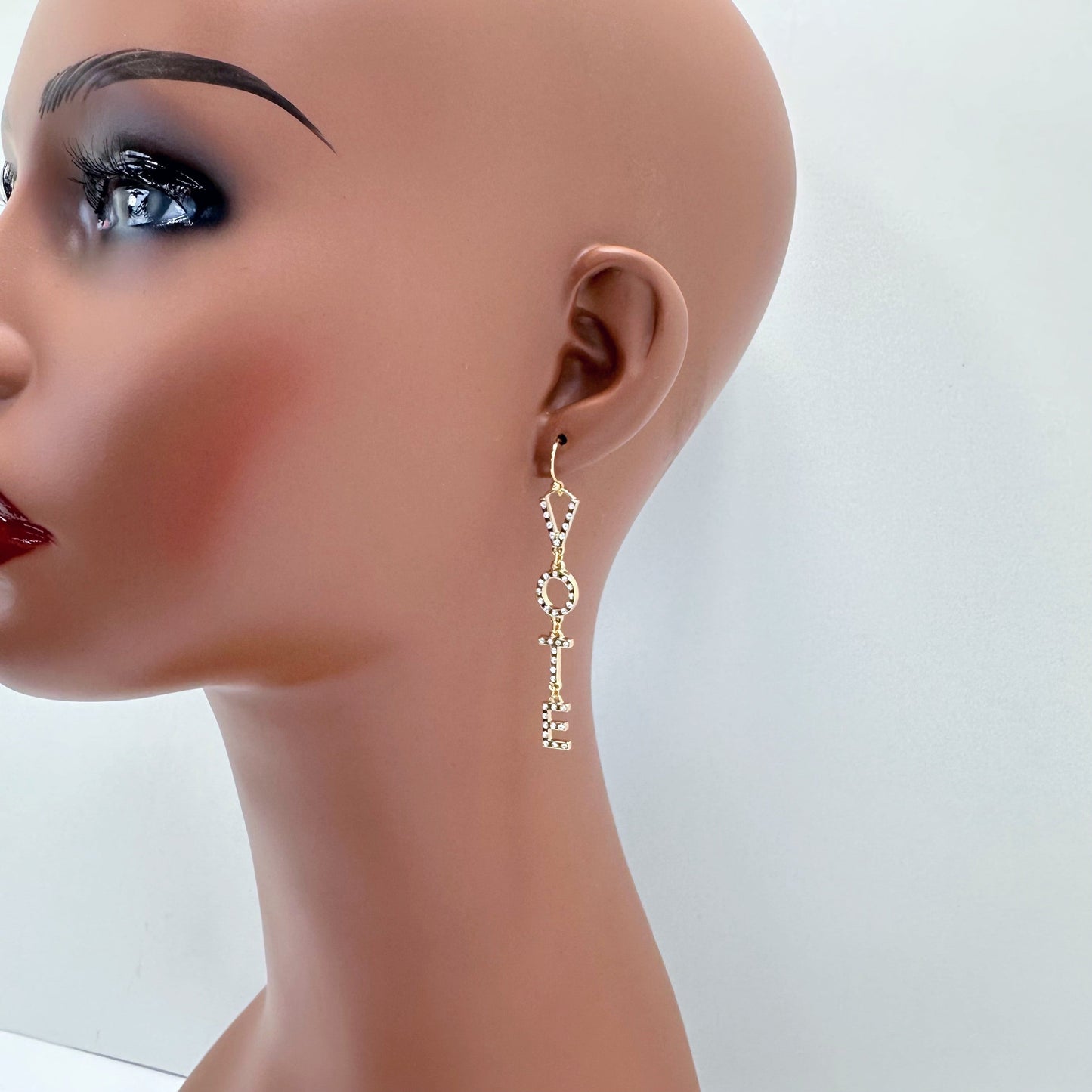 E0931 AE3821 Word Letter VOTE Design Drop Dangle Hook Earrings
