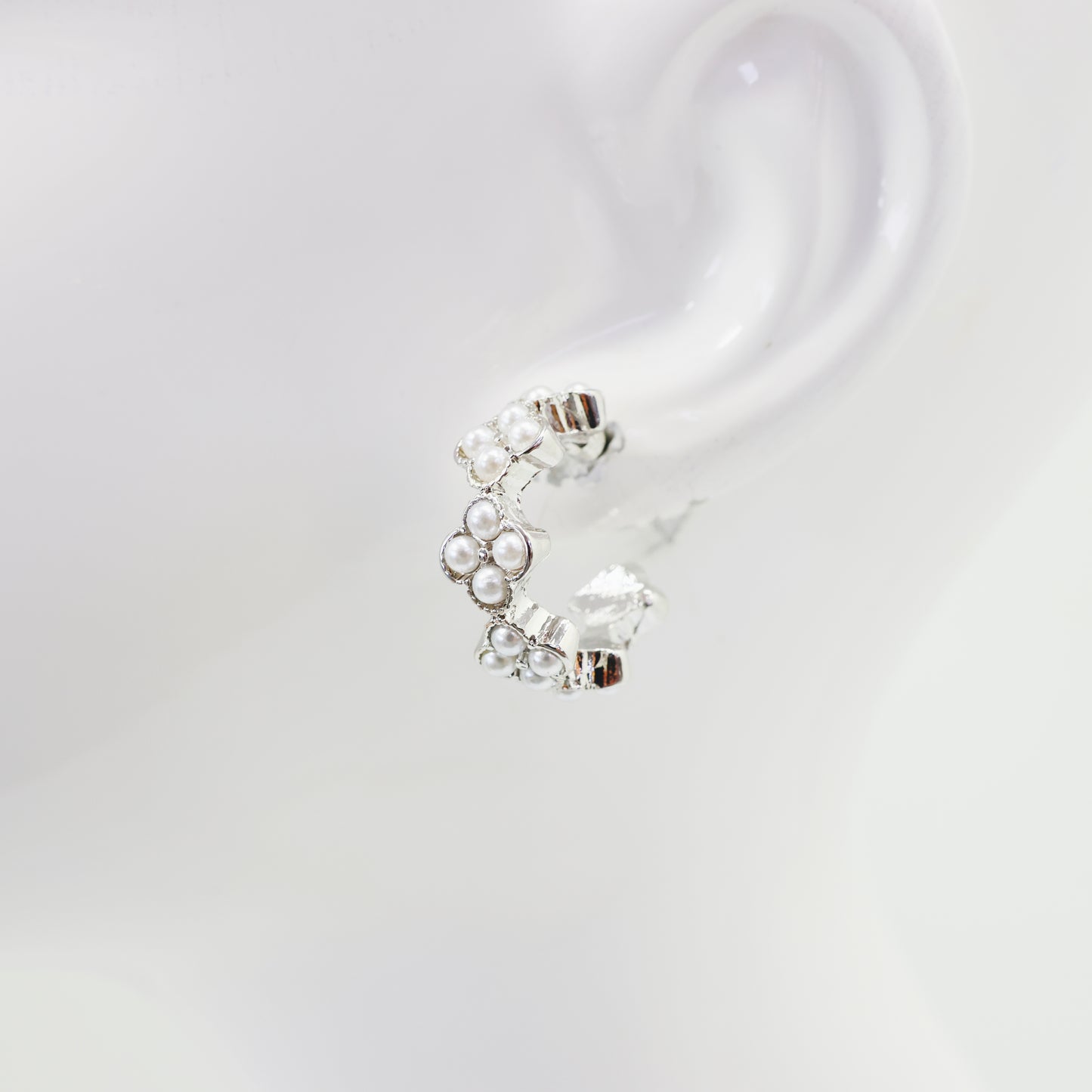 Ribbed Pearl Hoop Earrings | E0234
