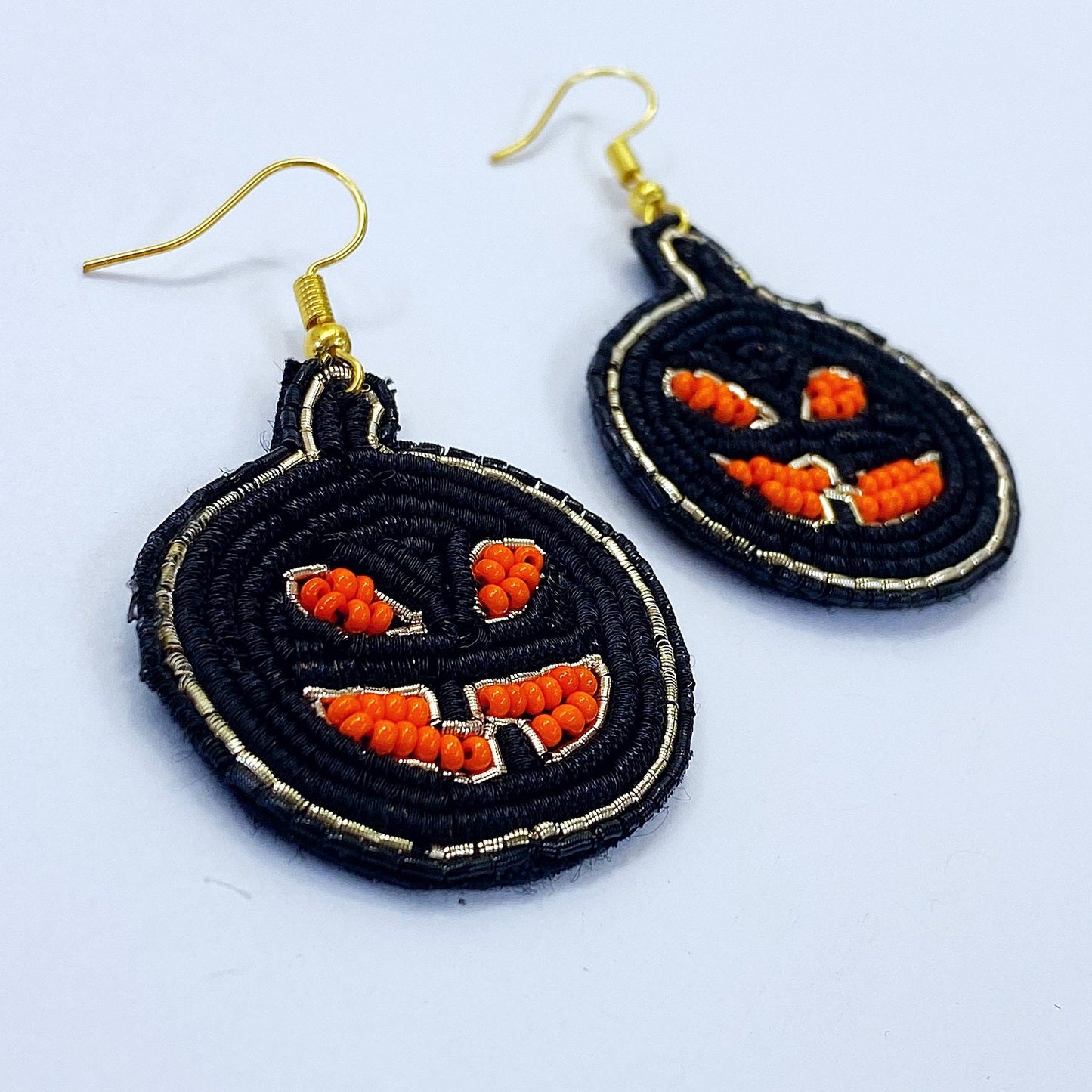 E1553 133511 Halloween dangle Earrings
