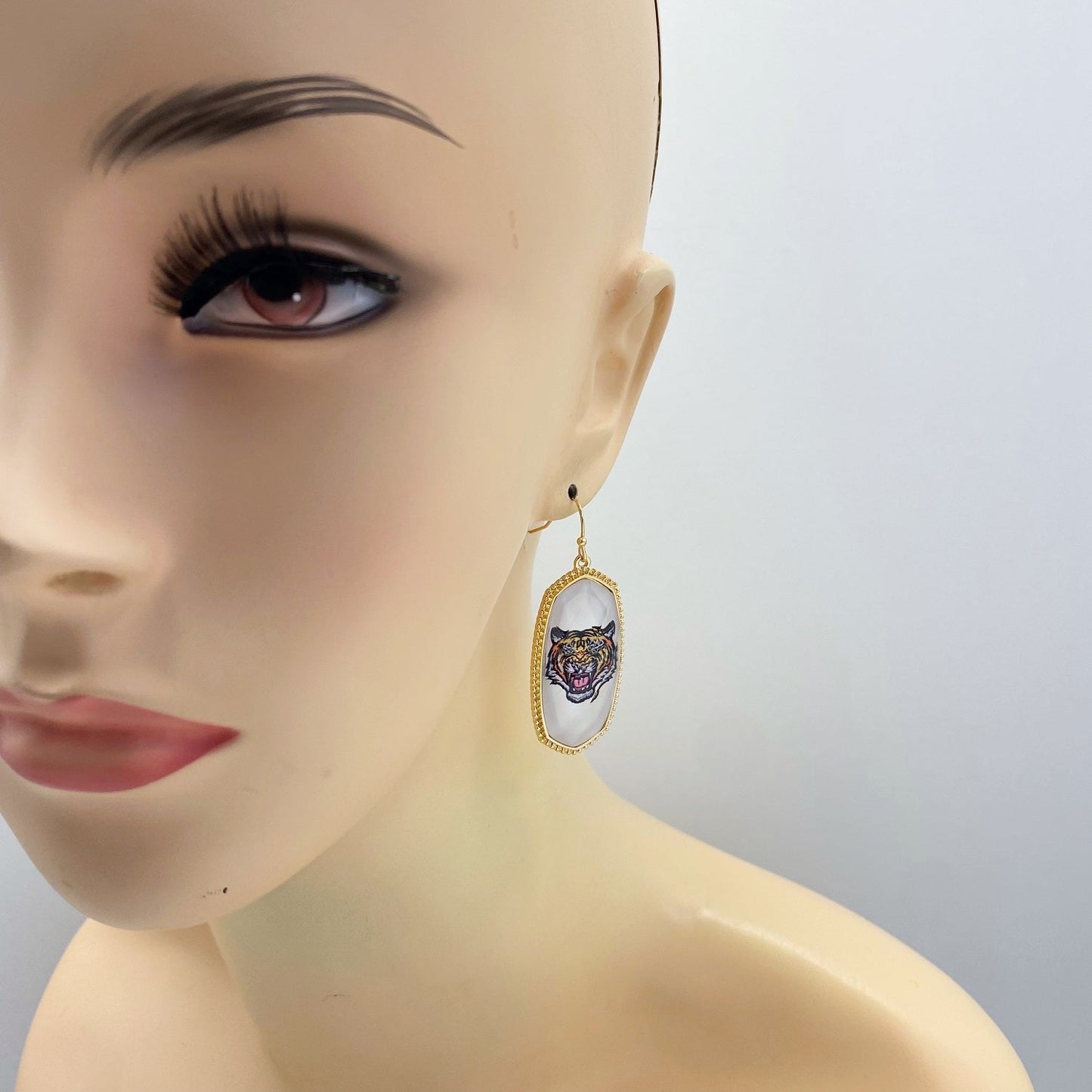 E1287 VER5295 Tiger Design Drop Dangle Earrings