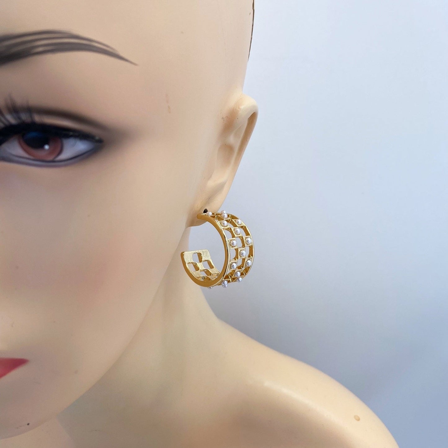 E1109 25E2211 Open Circle Round Shape Mini Hoop Style Post Earrings