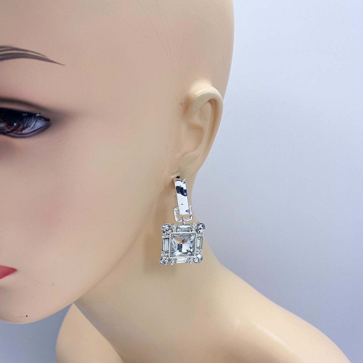 E1233 25E2072 Square Shape Rhinestone Deco Dangle Earrings