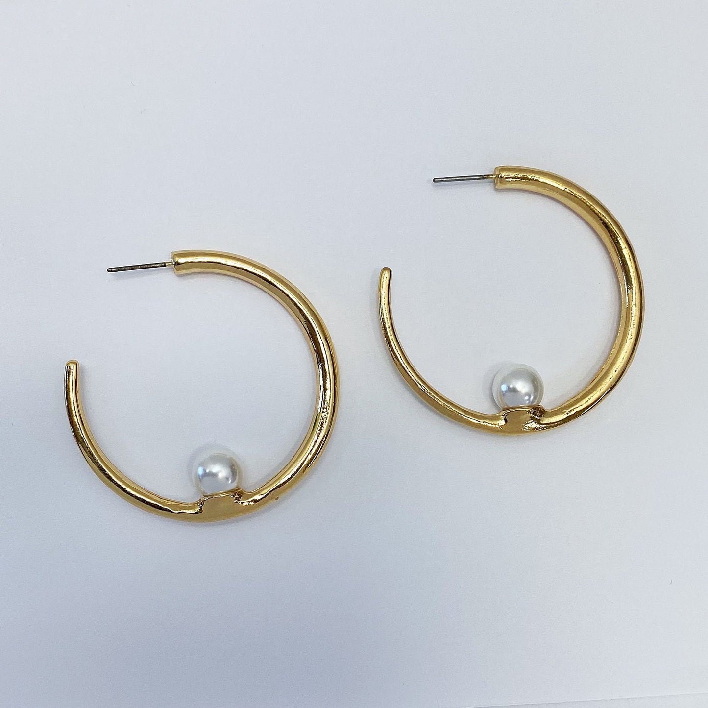 E0938 IE2584 Pearl Accented Open circle Hoop Style Post Earrings