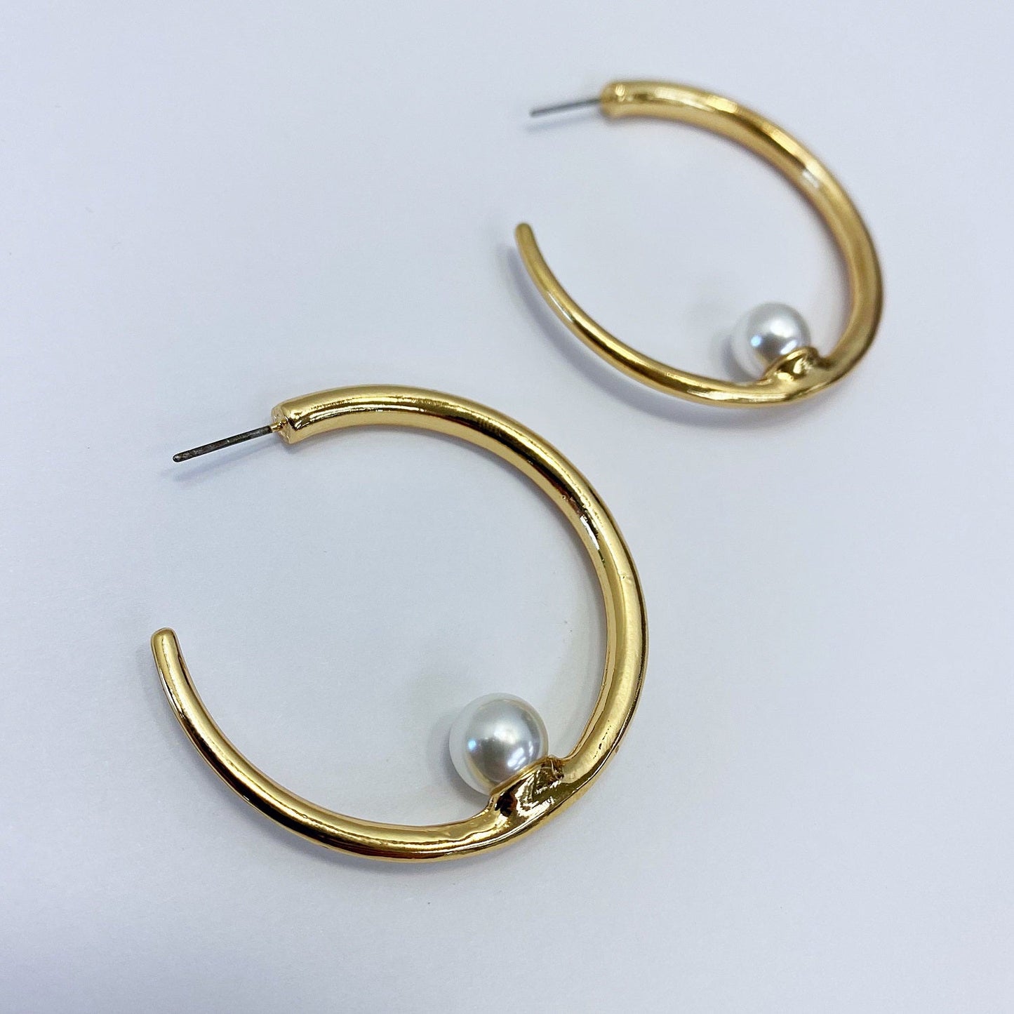E0938 IE2584 Pearl Accented Open circle Hoop Style Post Earrings