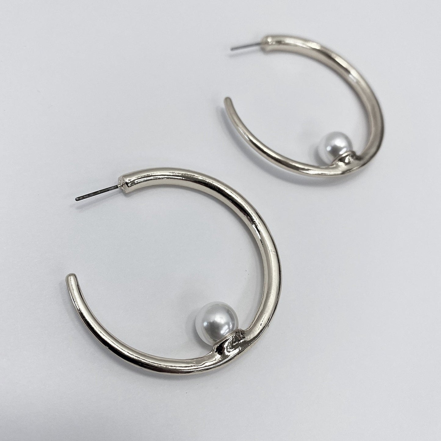 E0938 IE2584 Pearl Accented Open circle Hoop Style Post Earrings