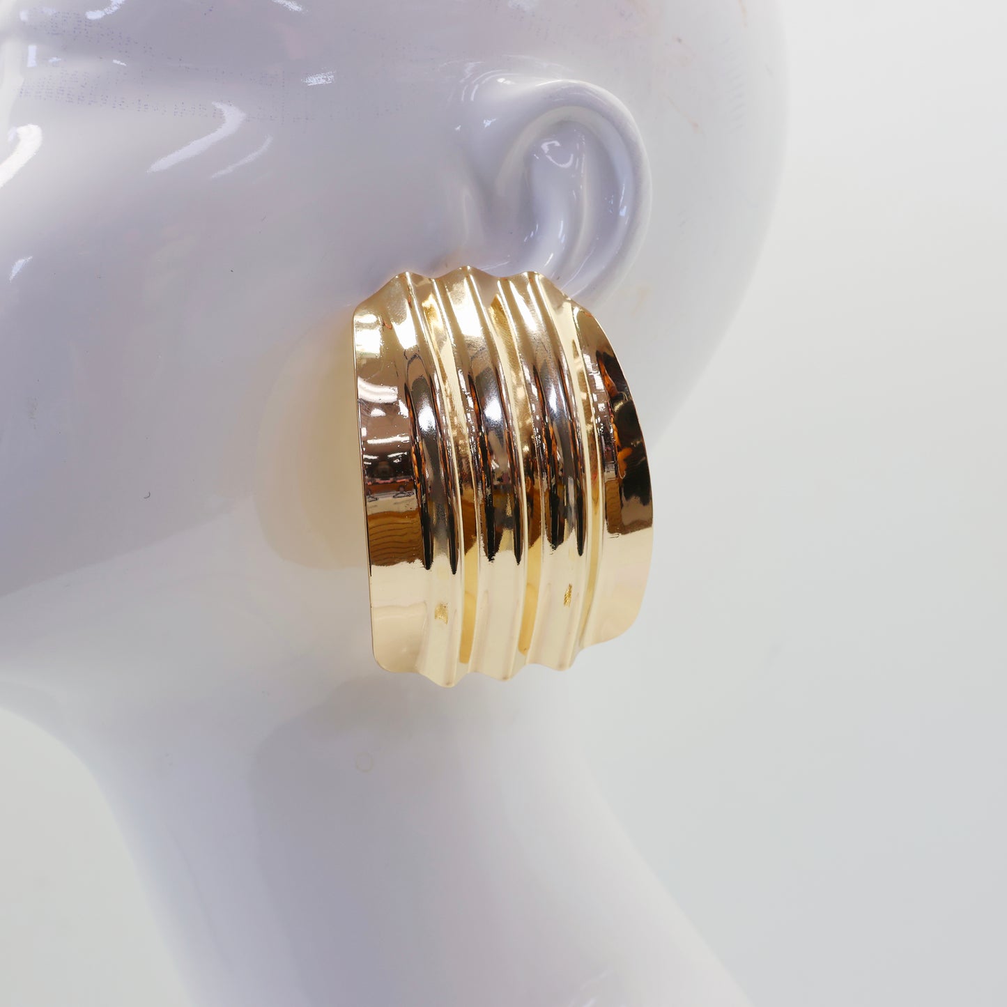 Ribbed Metal Stud Earrings | E0537