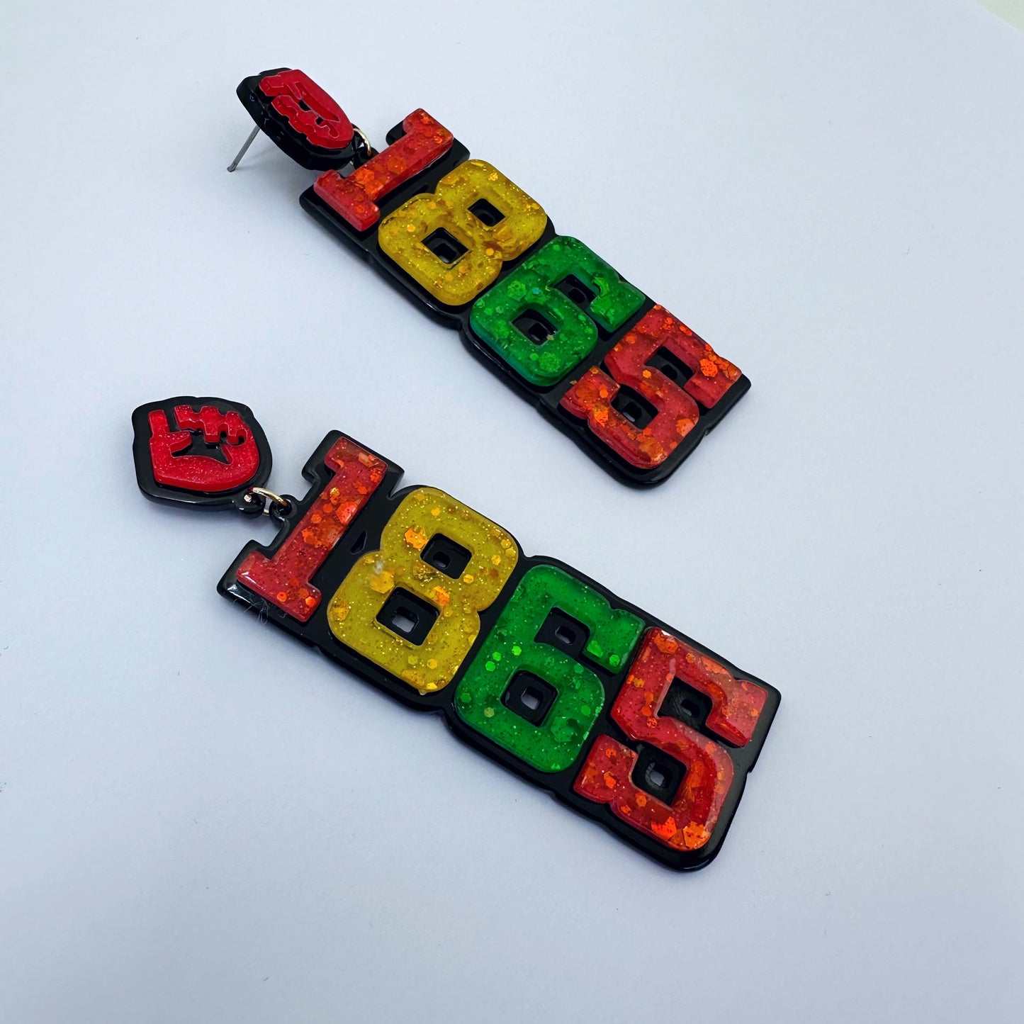 E0916 ME20682 Multi Colored Acrylic "1865" Design Drop Dangle Post Earrings
