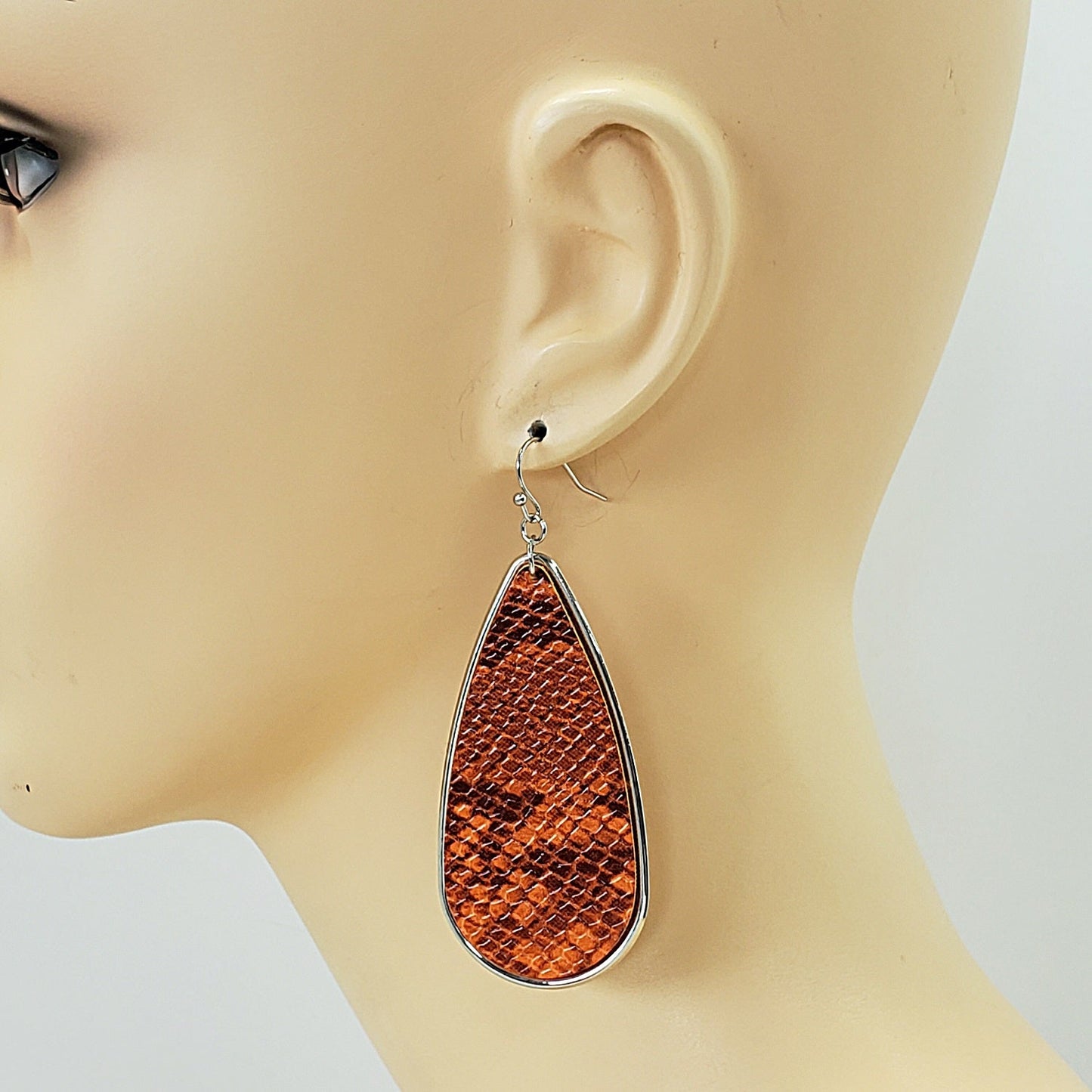 E0703 TE9049 SNAKE SKIN PATTERN TEARDROP DROP DANGLE EARRINGS
