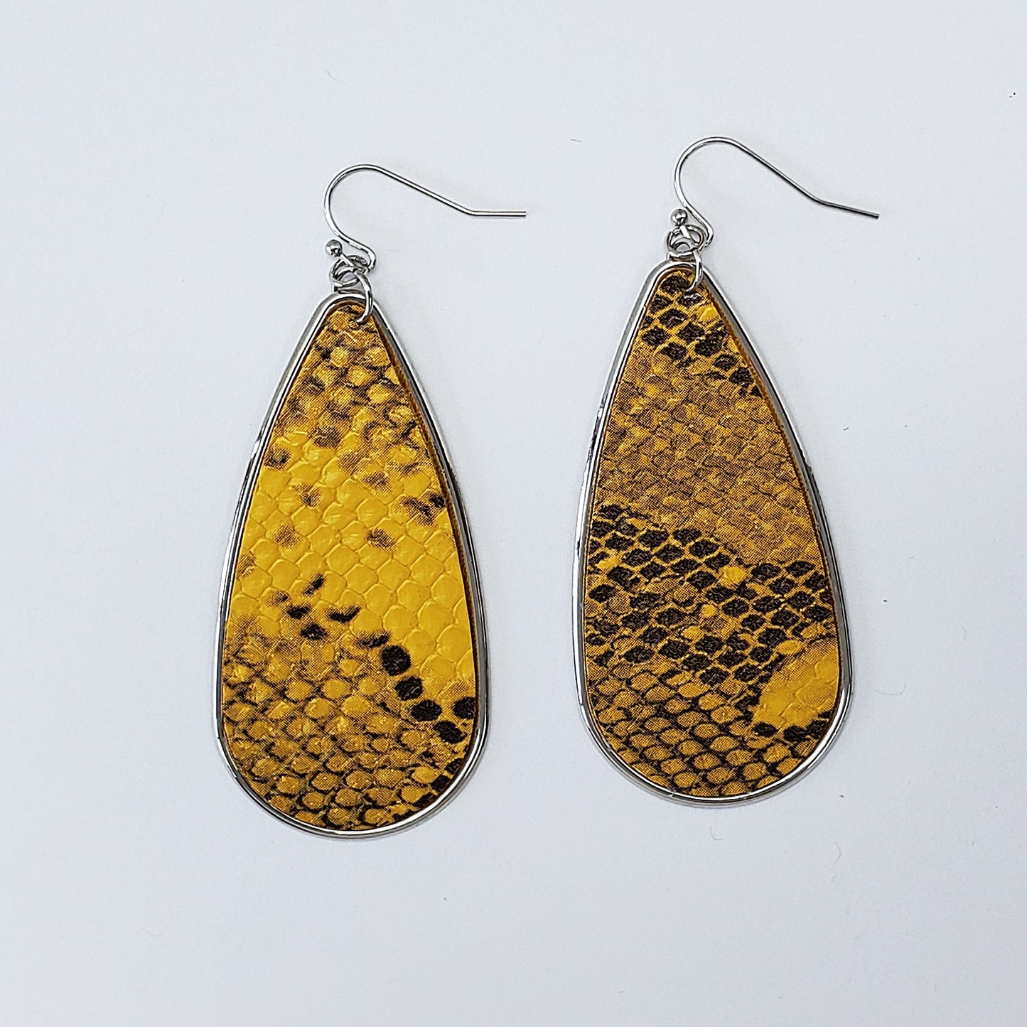 E0703 TE9049 SNAKE SKIN PATTERN TEARDROP DROP DANGLE EARRINGS
