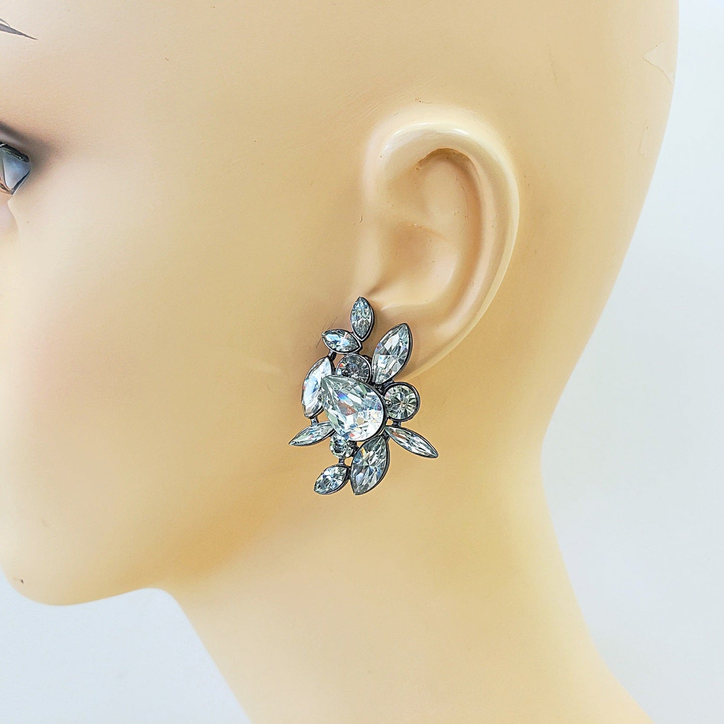 E0773 13-2727 RHINESTONES STUD STYLE POST EARRINGS